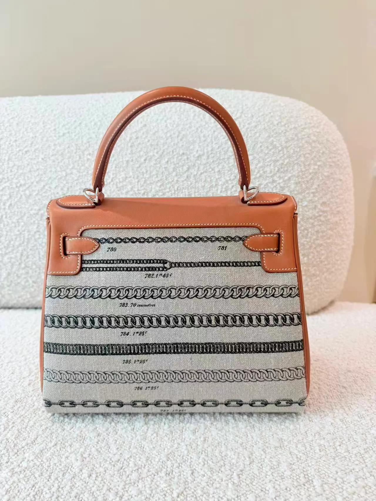 Very Good ( Rank A) HERMÈS Limited Edition Kelly 28 De Camp Dechainee Fauve (34) Barenia Toile Camp canvas Palladium hardware A (2017) - 6