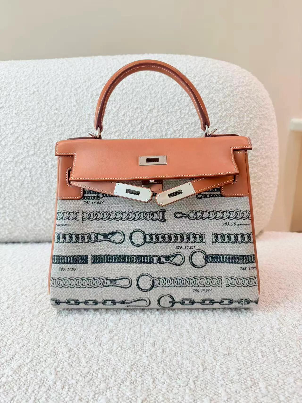 Very Good ( Rank A) HERMÈS Limited Edition Kelly 28 De Camp Dechainee Fauve (34) Barenia Toile Camp canvas Palladium hardware A (2017) - 5