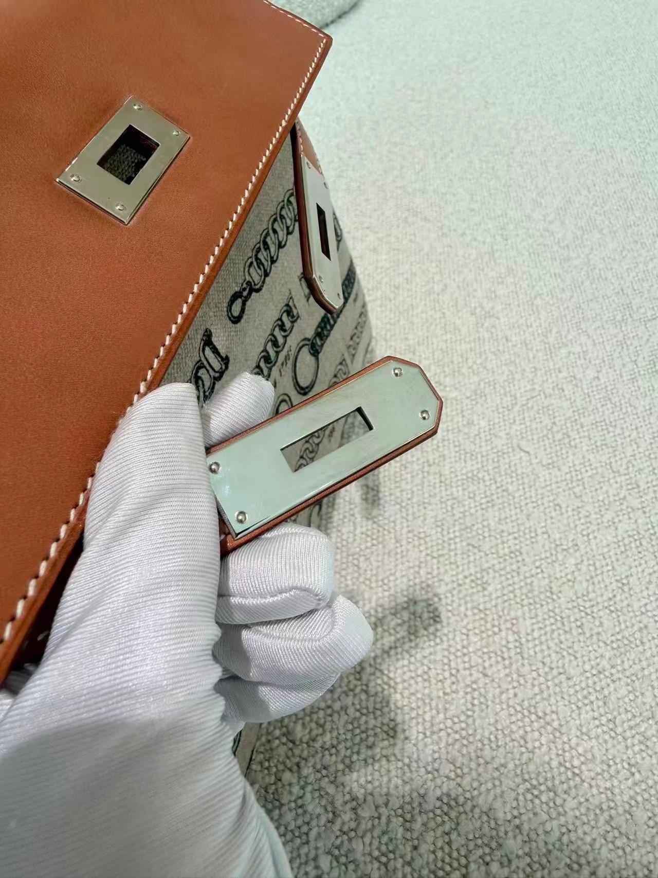 Very Good ( Rank A) HERMÈS Limited Edition Kelly 28 De Camp Dechainee Fauve (34) Barenia Toile Camp canvas Palladium hardware A (2017) - 16