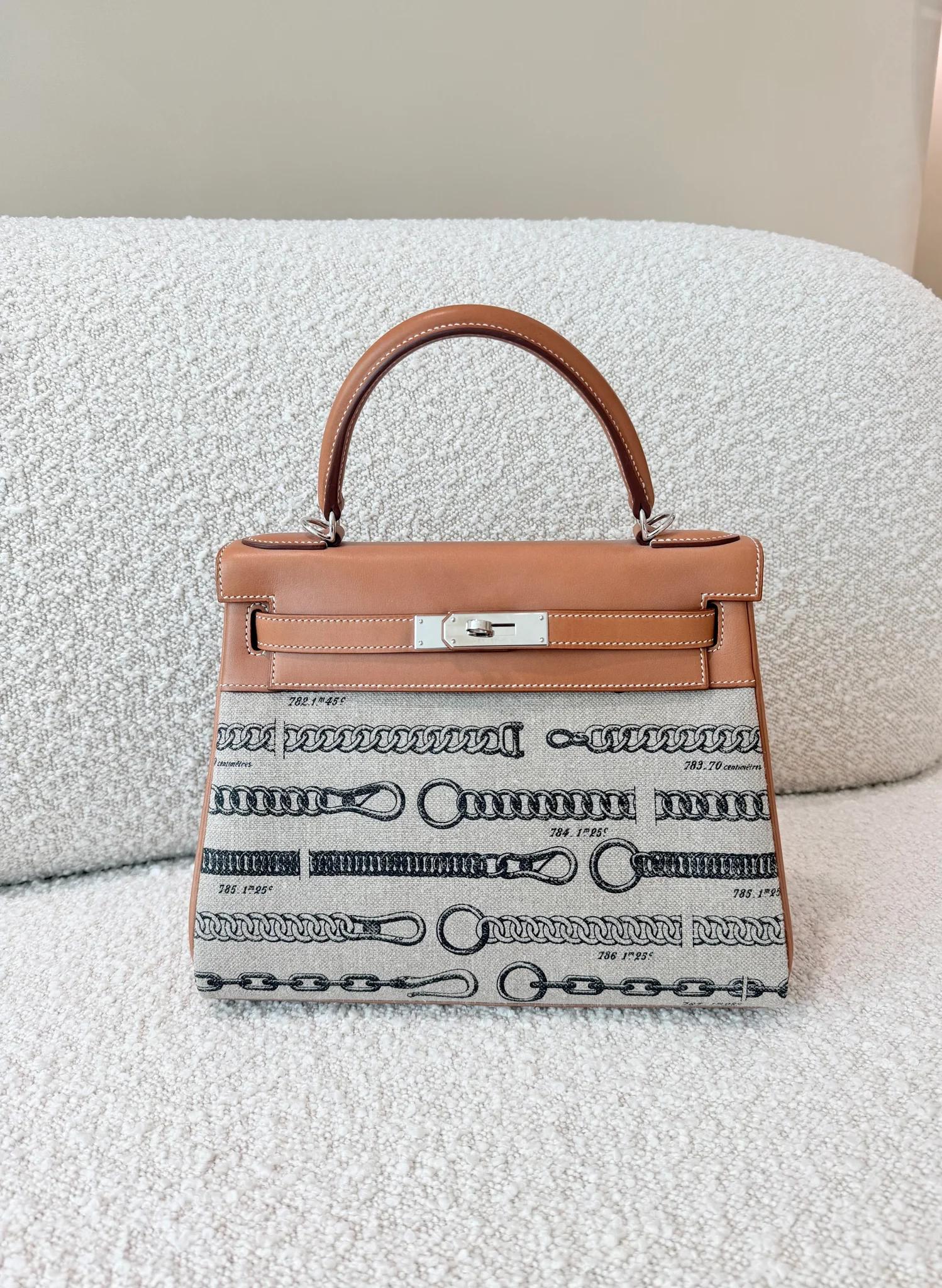 Very Good ( Rank A) HERMÈS Limited Edition Kelly 28 De Camp Dechainee Fauve (34) Barenia Toile Camp canvas Palladium hardware A (2017) - 24