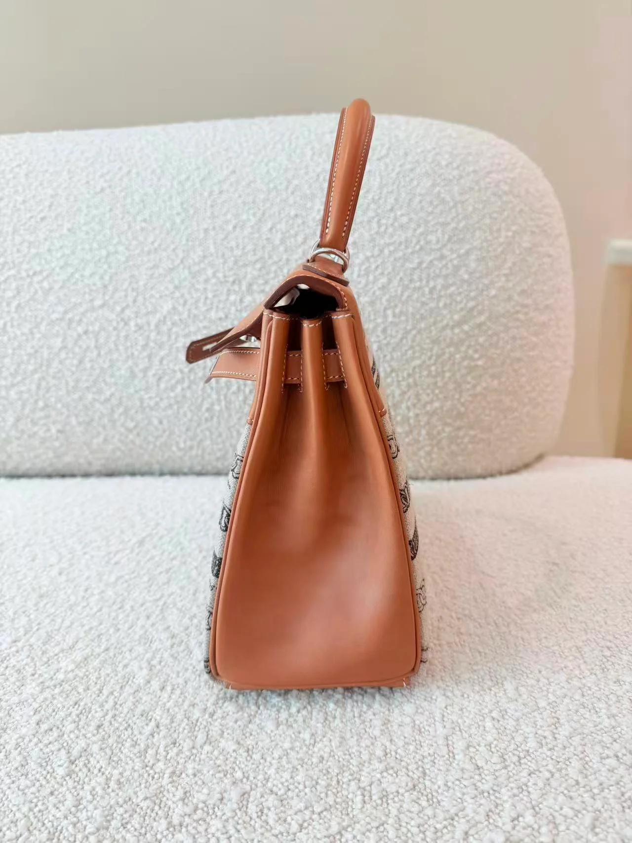 Very Good ( Rank A) HERMÈS Limited Edition Kelly 28 De Camp Dechainee Fauve (34) Barenia Toile Camp canvas Palladium hardware A (2017) - 7
