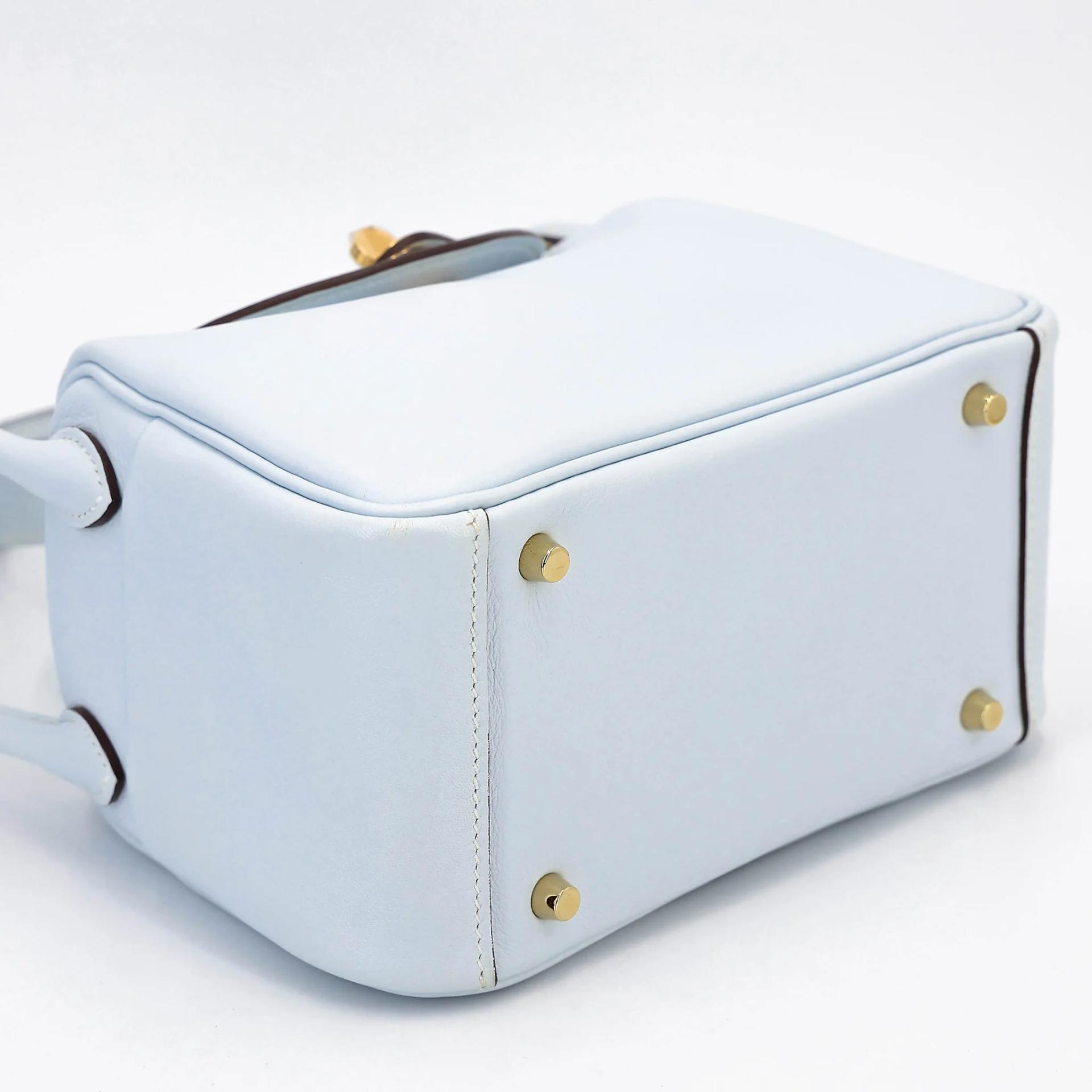 Very Good ( Rank A) HERMÈS Mini Lindy Bleu Brume (T0) Swift Gold hardware Z (2021) - 9