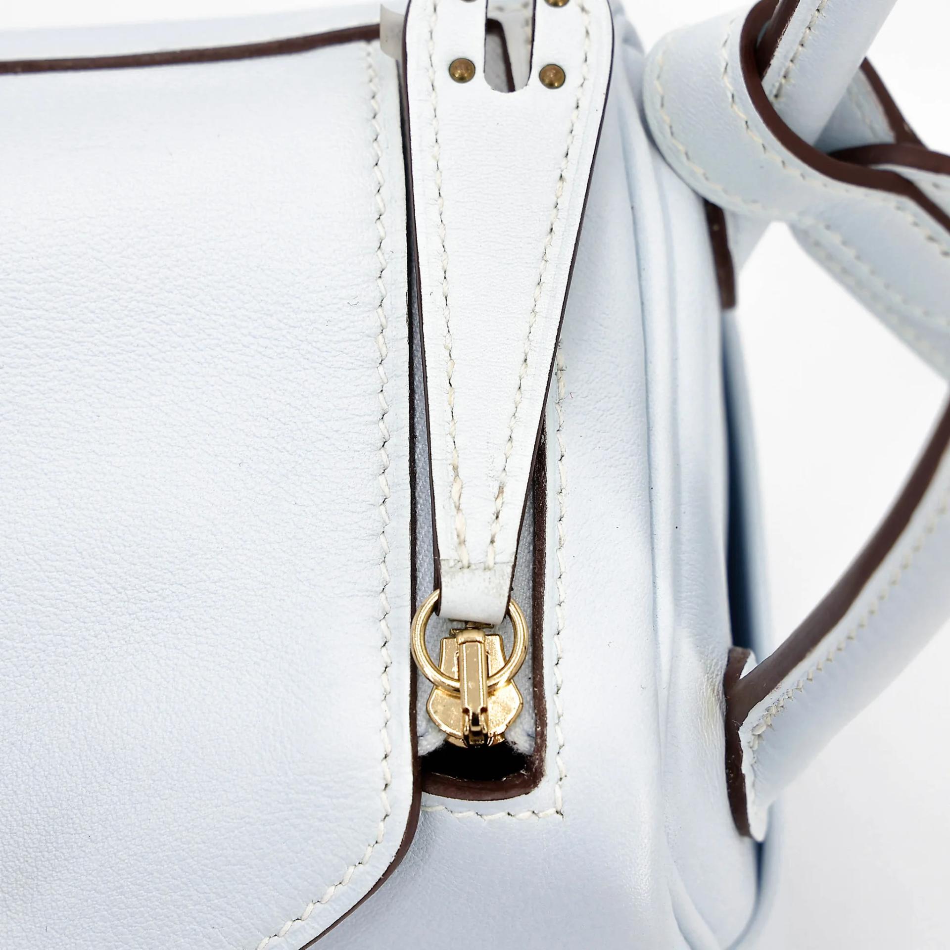 Very Good ( Rank A) HERMÈS Mini Lindy Bleu Brume (T0) Swift Gold hardware Z (2021) - 18