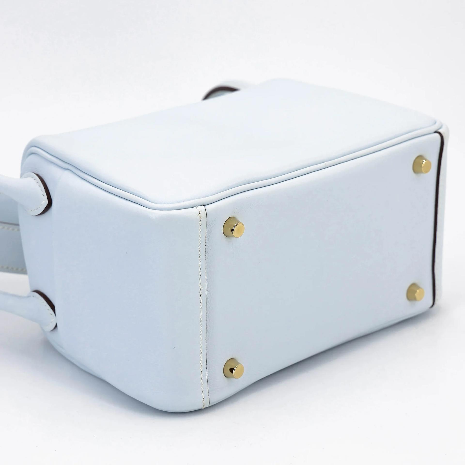 Very Good ( Rank A) HERMÈS Mini Lindy Bleu Brume (T0) Swift Gold hardware Z (2021) - 11