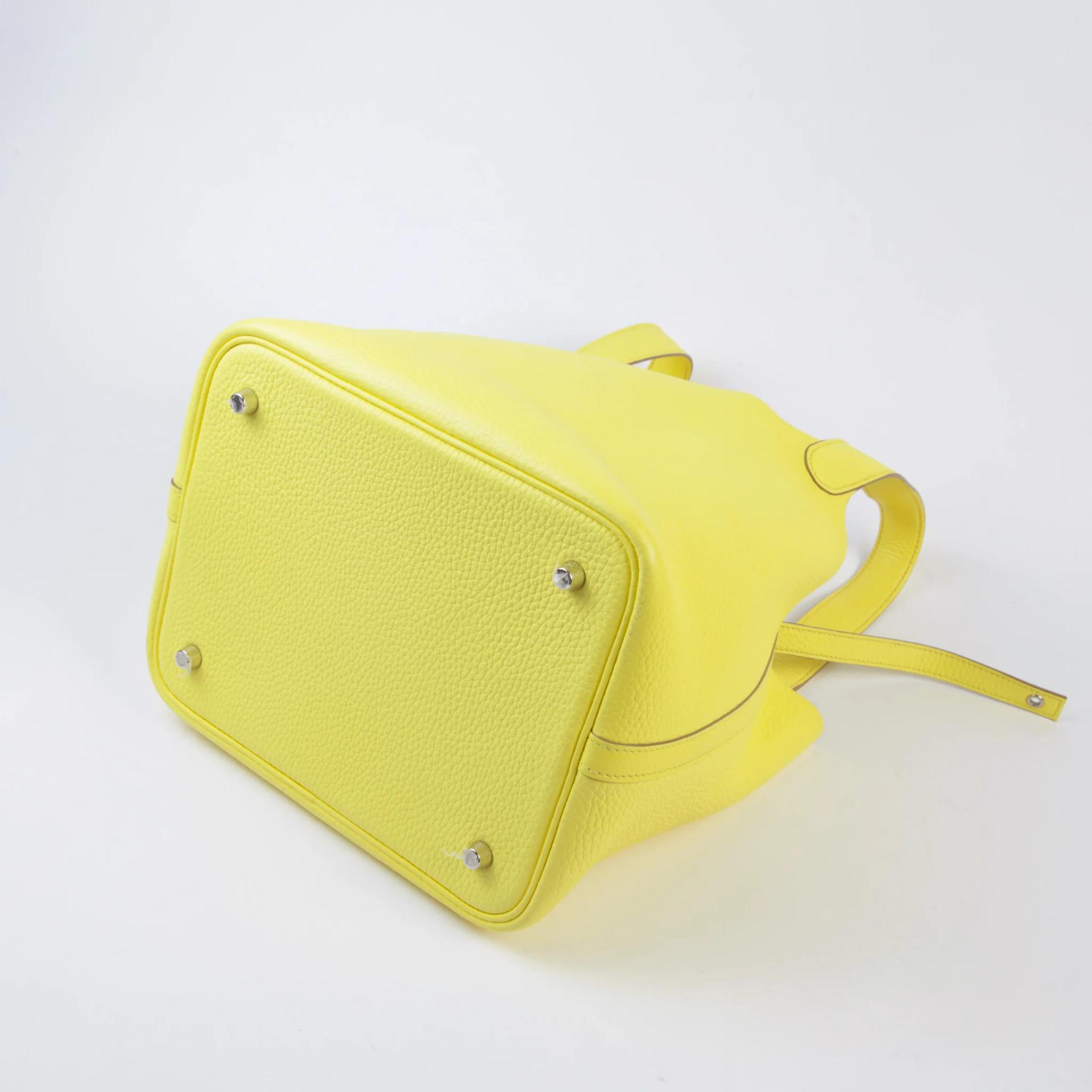 Very Good ( Rank A) HERMÈS Picotin Lock MM Limoncello (0Y) Clemence Palladium hardware B (2023) - 9
