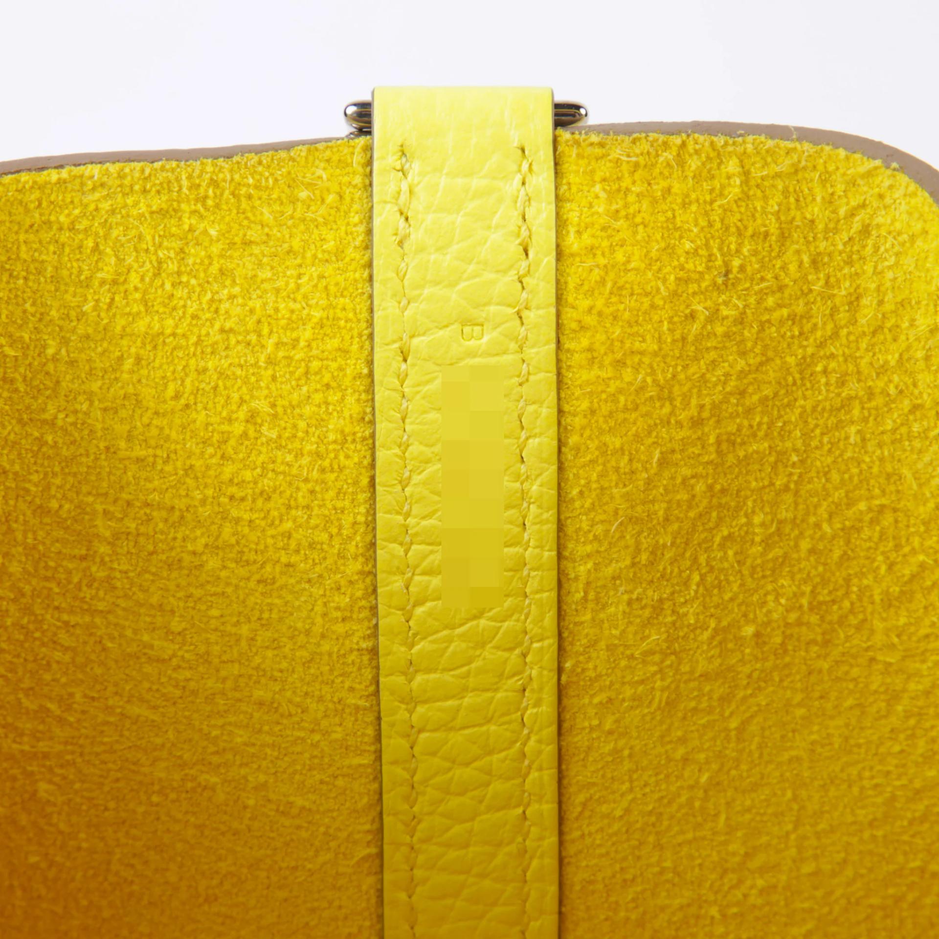 Very Good ( Rank A) HERMÈS Picotin Lock MM Limoncello (0Y) Clemence Palladium hardware B (2023) - 11