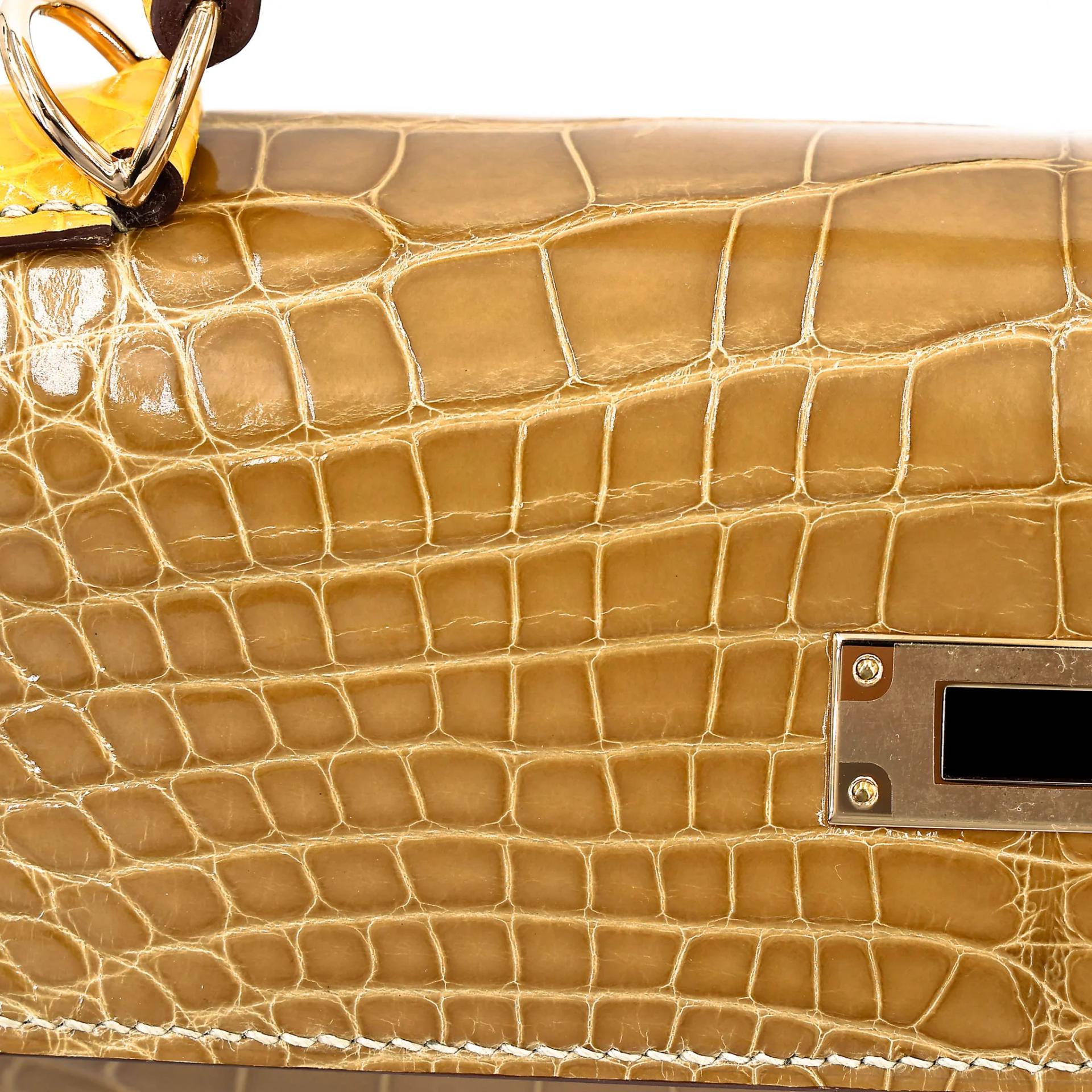 Unused ( Rank NS ) HERMÈS Special Order Kelly 28 Sellier Ficelle (17) Jaune Ambre (9D) Shiny Alligator Permabrass hardware U (2022) - 25