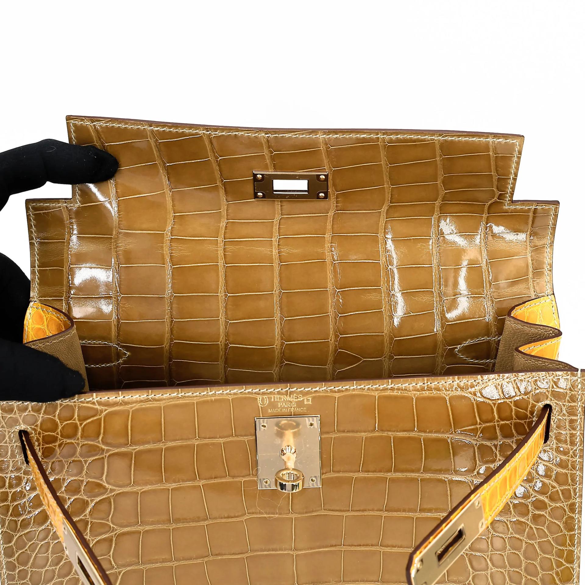 Unused ( Rank NS ) HERMÈS Special Order Kelly 28 Sellier Ficelle (17) Jaune Ambre (9D) Shiny Alligator Permabrass hardware U (2022) - 12