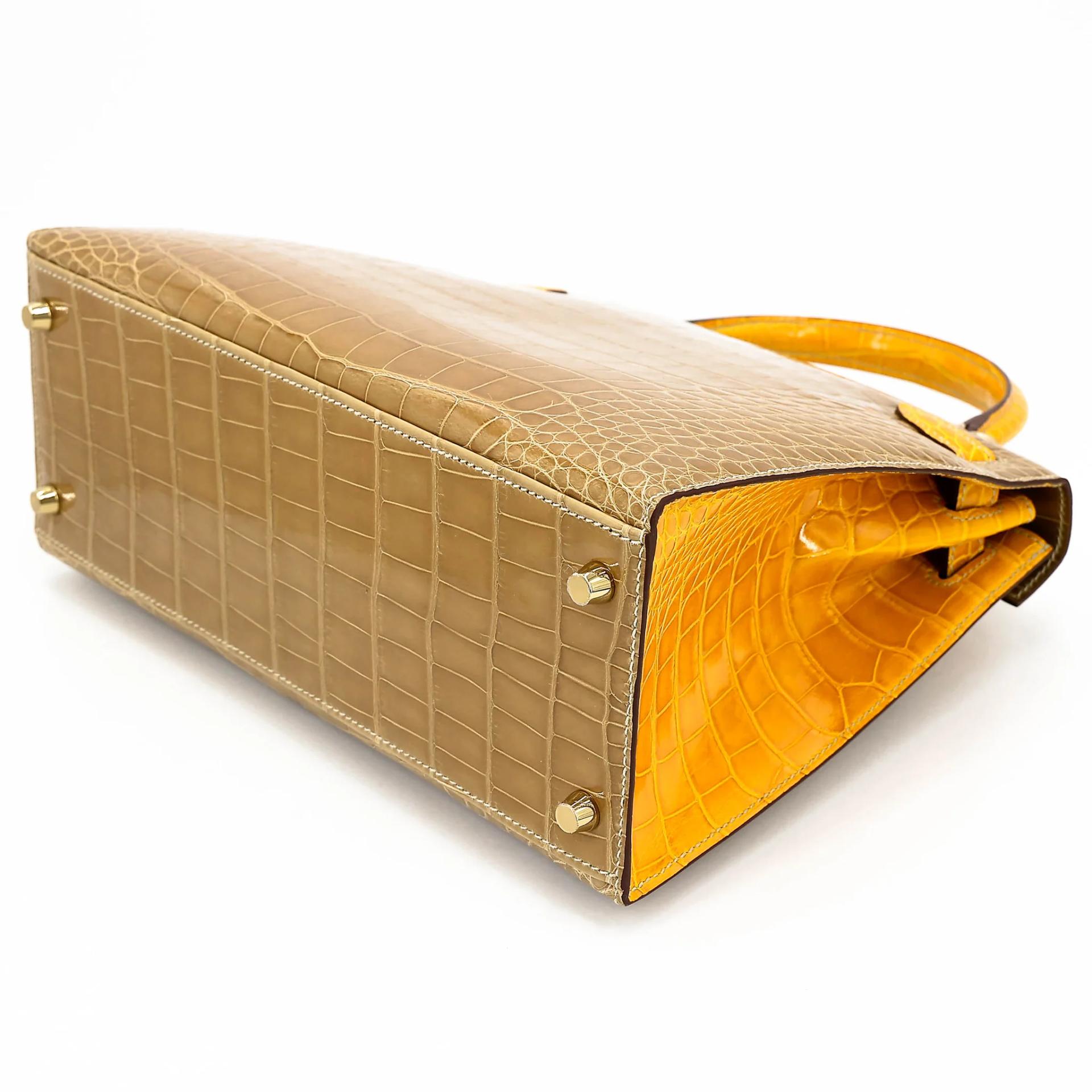 Unused ( Rank NS ) HERMÈS Special Order Kelly 28 Sellier Ficelle (17) Jaune Ambre (9D) Shiny Alligator Permabrass hardware U (2022) - 6
