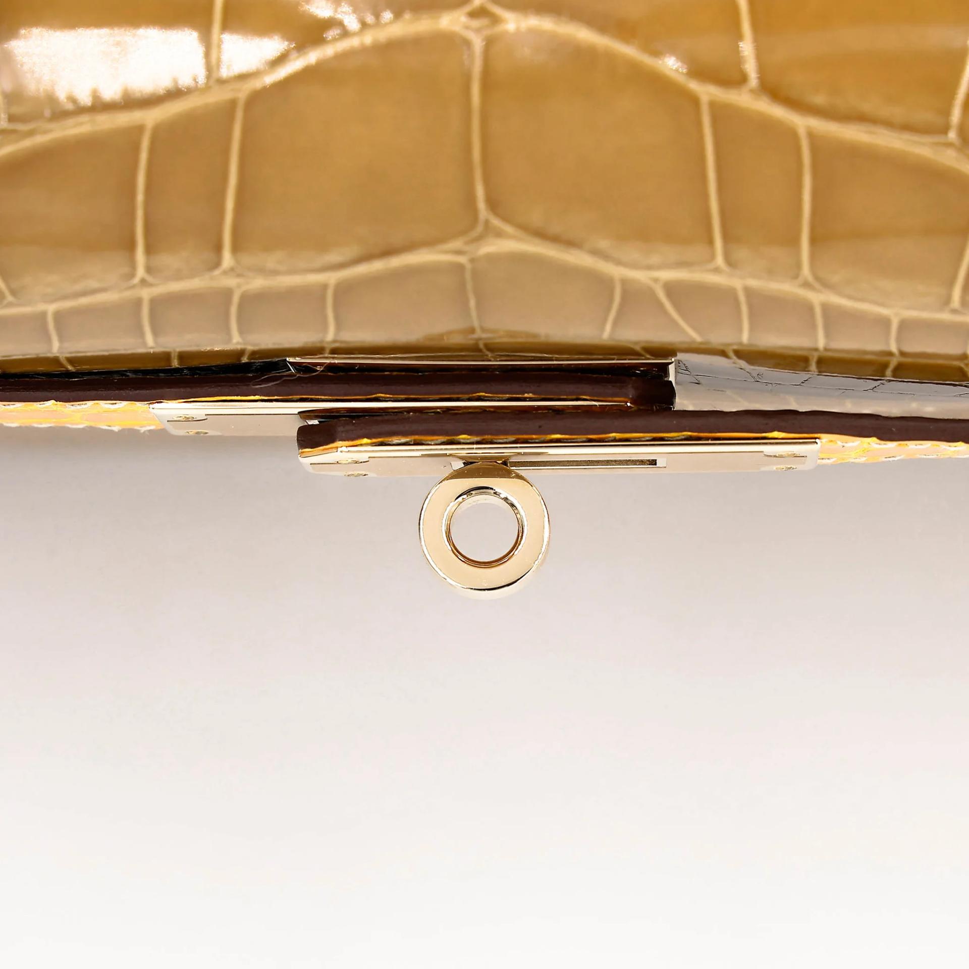 Unused ( Rank NS ) HERMÈS Special Order Kelly 28 Sellier Ficelle (17) Jaune Ambre (9D) Shiny Alligator Permabrass hardware U (2022) - 9