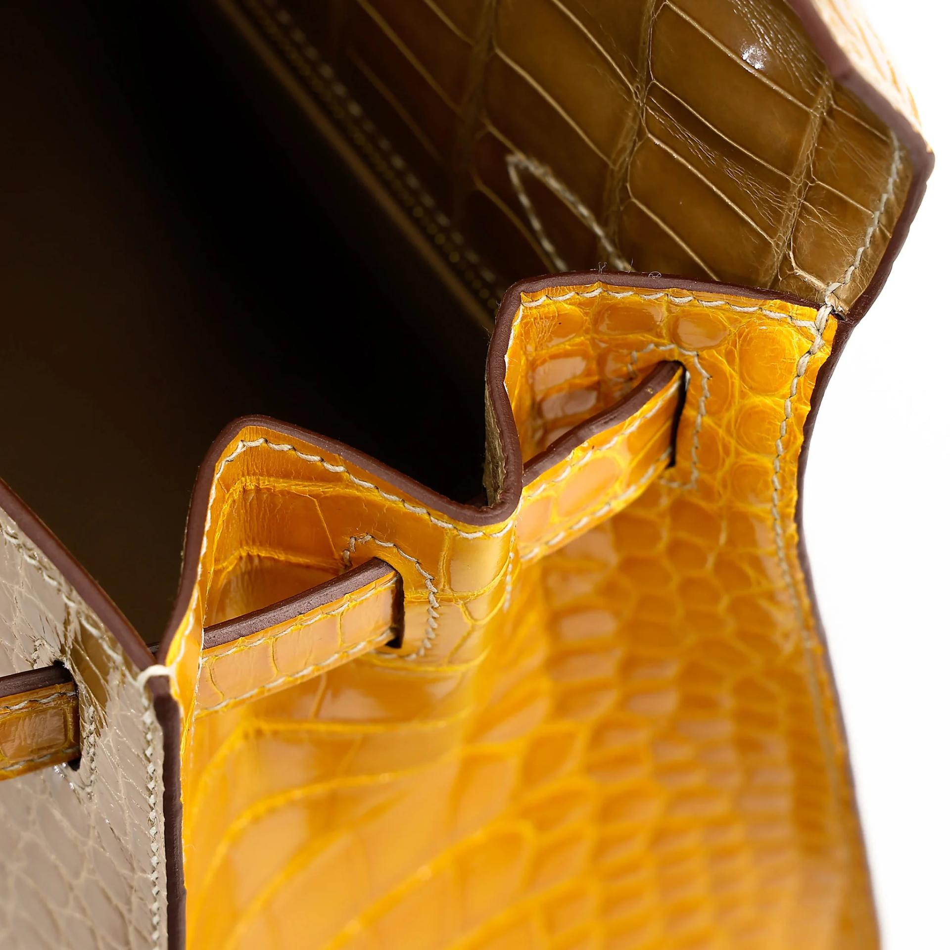 Unused ( Rank NS ) HERMÈS Special Order Kelly 28 Sellier Ficelle (17) Jaune Ambre (9D) Shiny Alligator Permabrass hardware U (2022) - 17