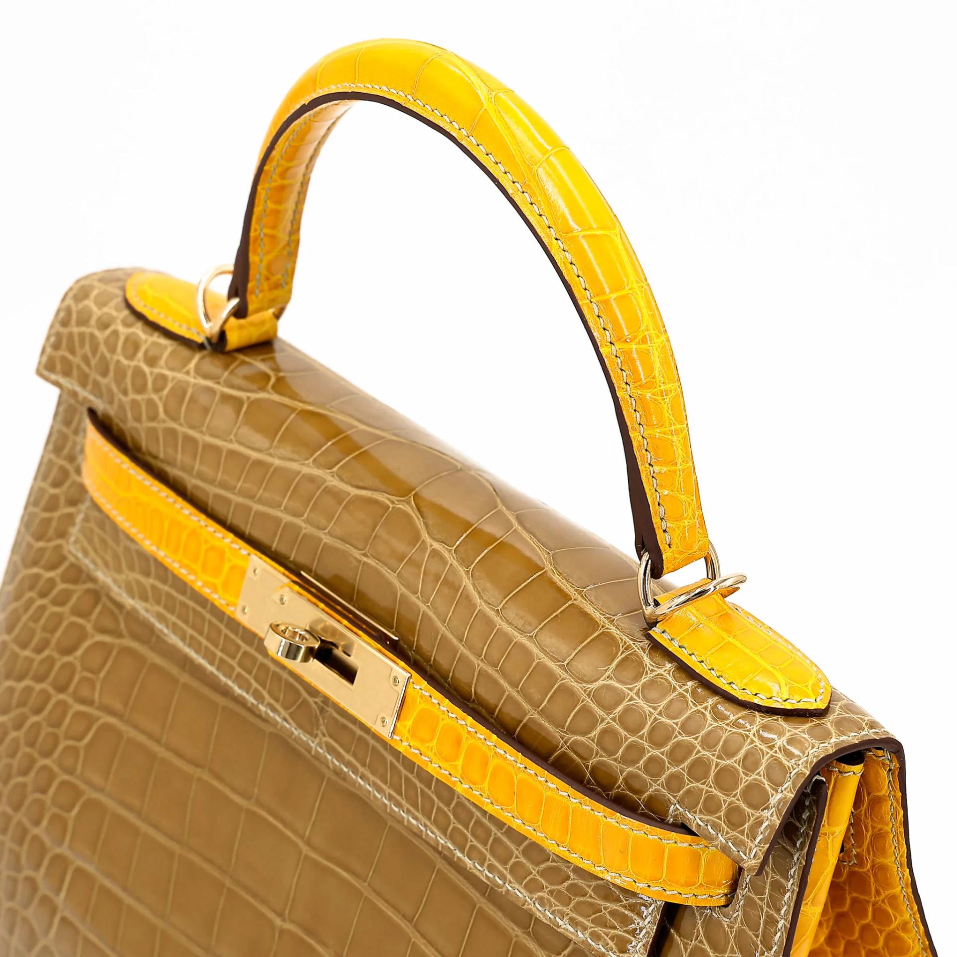 Unused ( Rank NS ) HERMÈS Special Order Kelly 28 Sellier Ficelle (17) Jaune Ambre (9D) Shiny Alligator Permabrass hardware U (2022) - 3