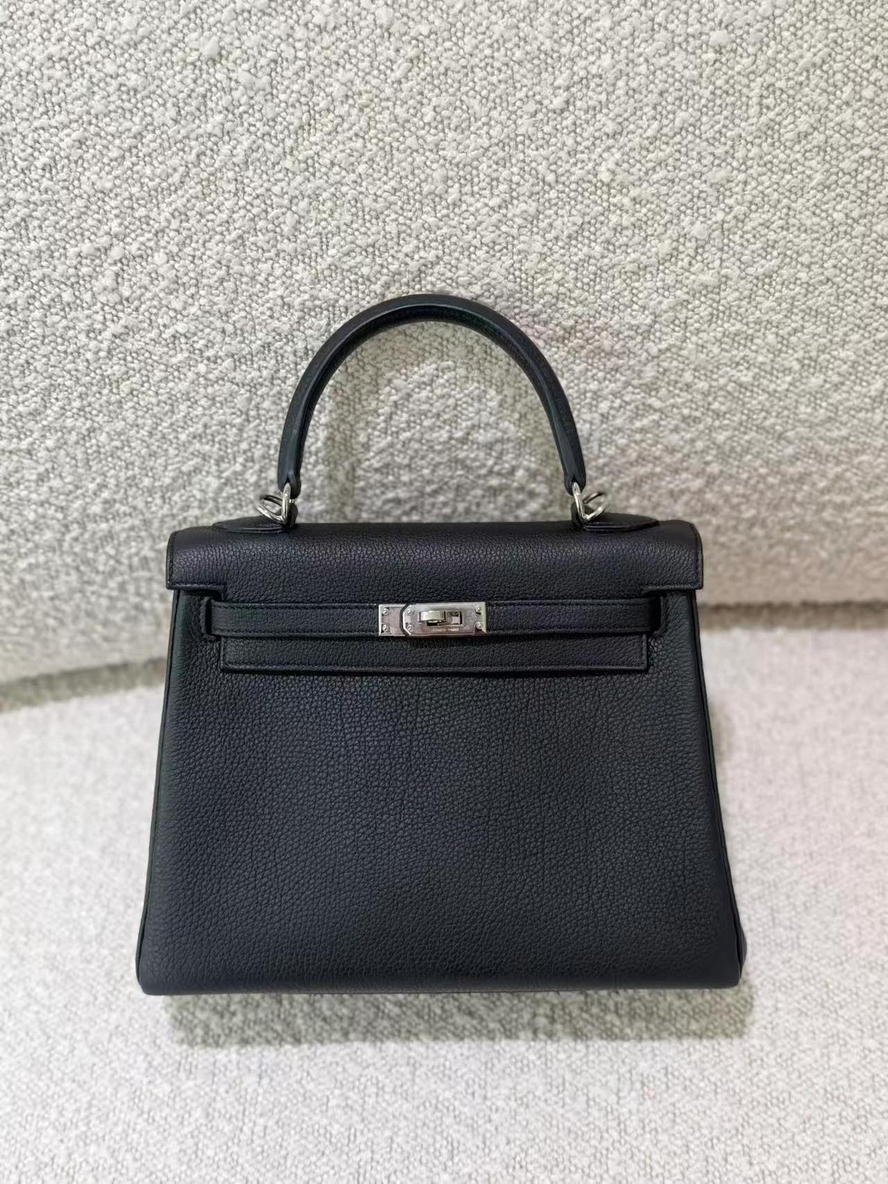 Very Good ( Rank A) HERMÈS Kelly 25 Noir (89) Togo Palladium hardware B (2023) - 3