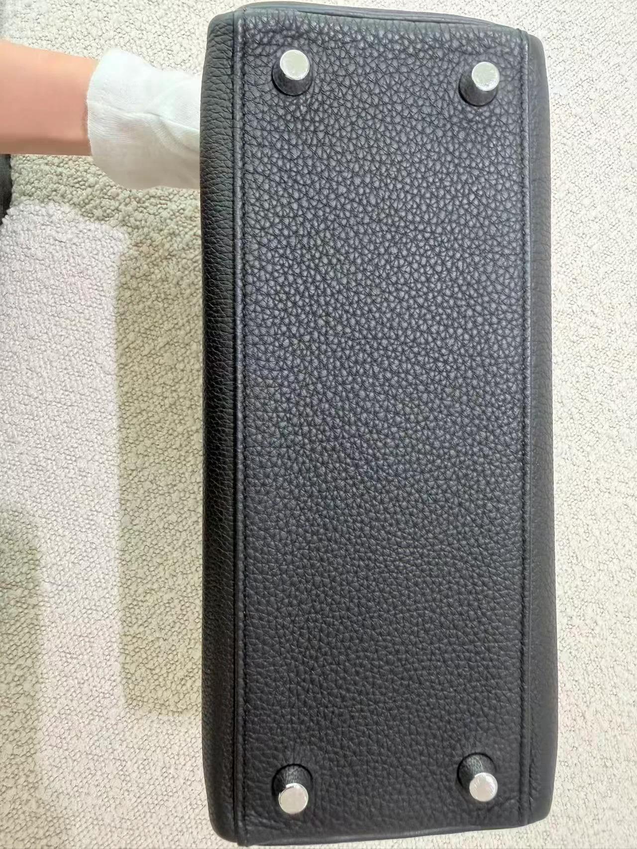 Very Good ( Rank A) HERMÈS Kelly 25 Noir (89) Togo Palladium hardware B (2023) - 14