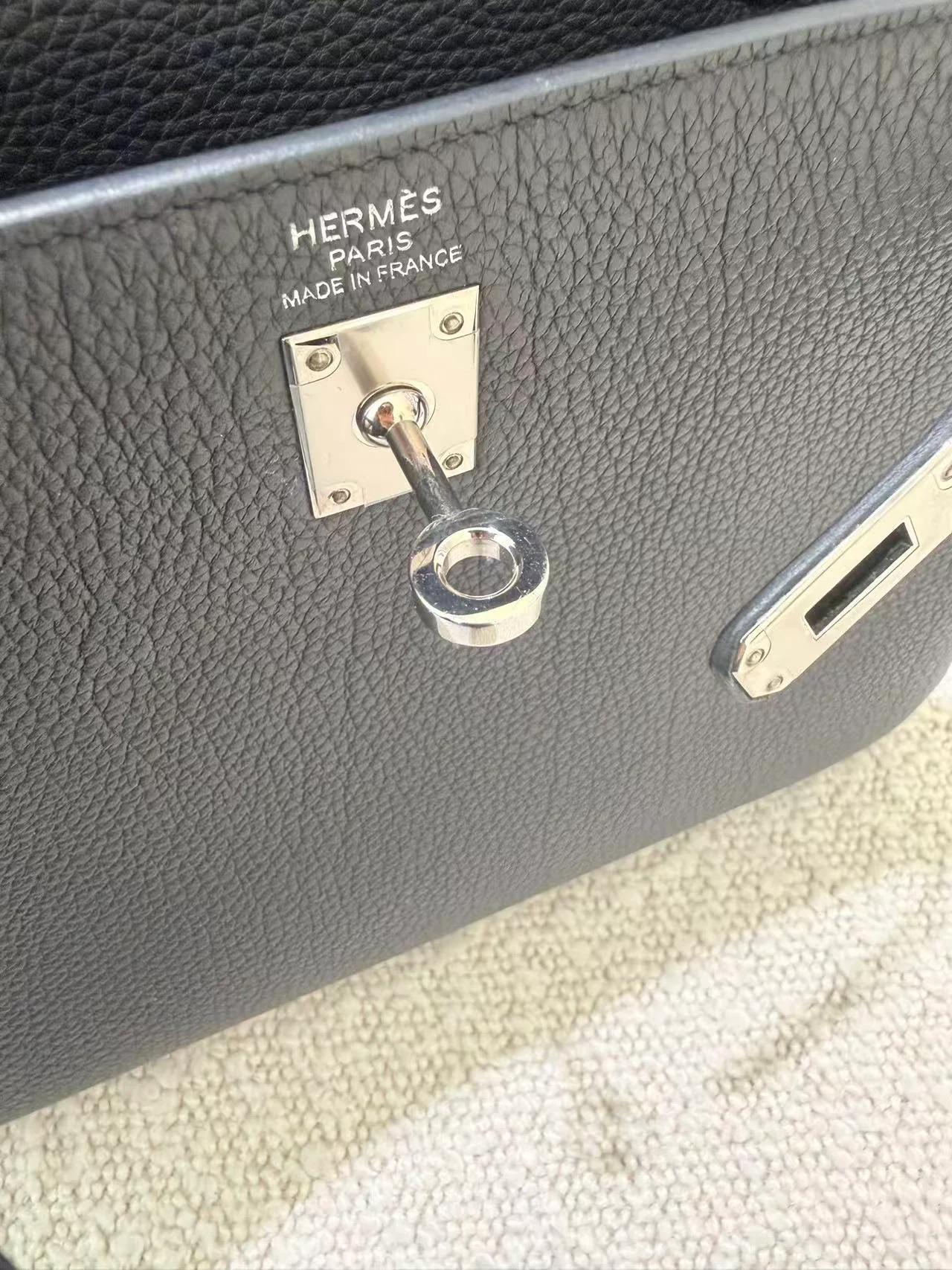 Very Good ( Rank A) HERMÈS Kelly 25 Noir (89) Togo Palladium hardware B (2023) - 17