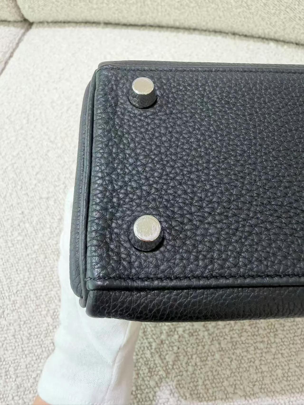 Very Good ( Rank A) HERMÈS Kelly 25 Noir (89) Togo Palladium hardware B (2023) - 12