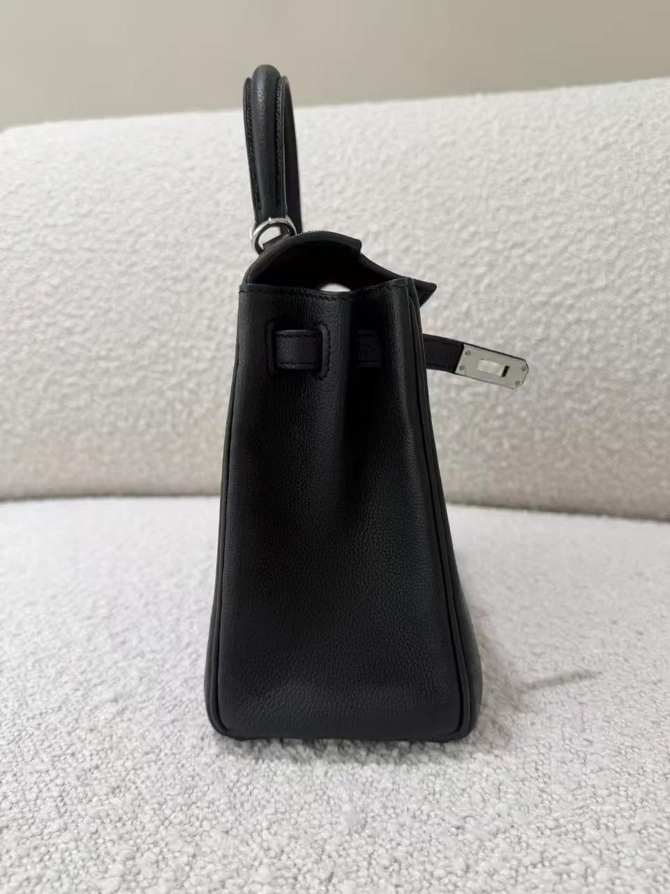 Very Good ( Rank A) HERMÈS Kelly 25 Noir (89) Togo Palladium hardware B (2023) - 7