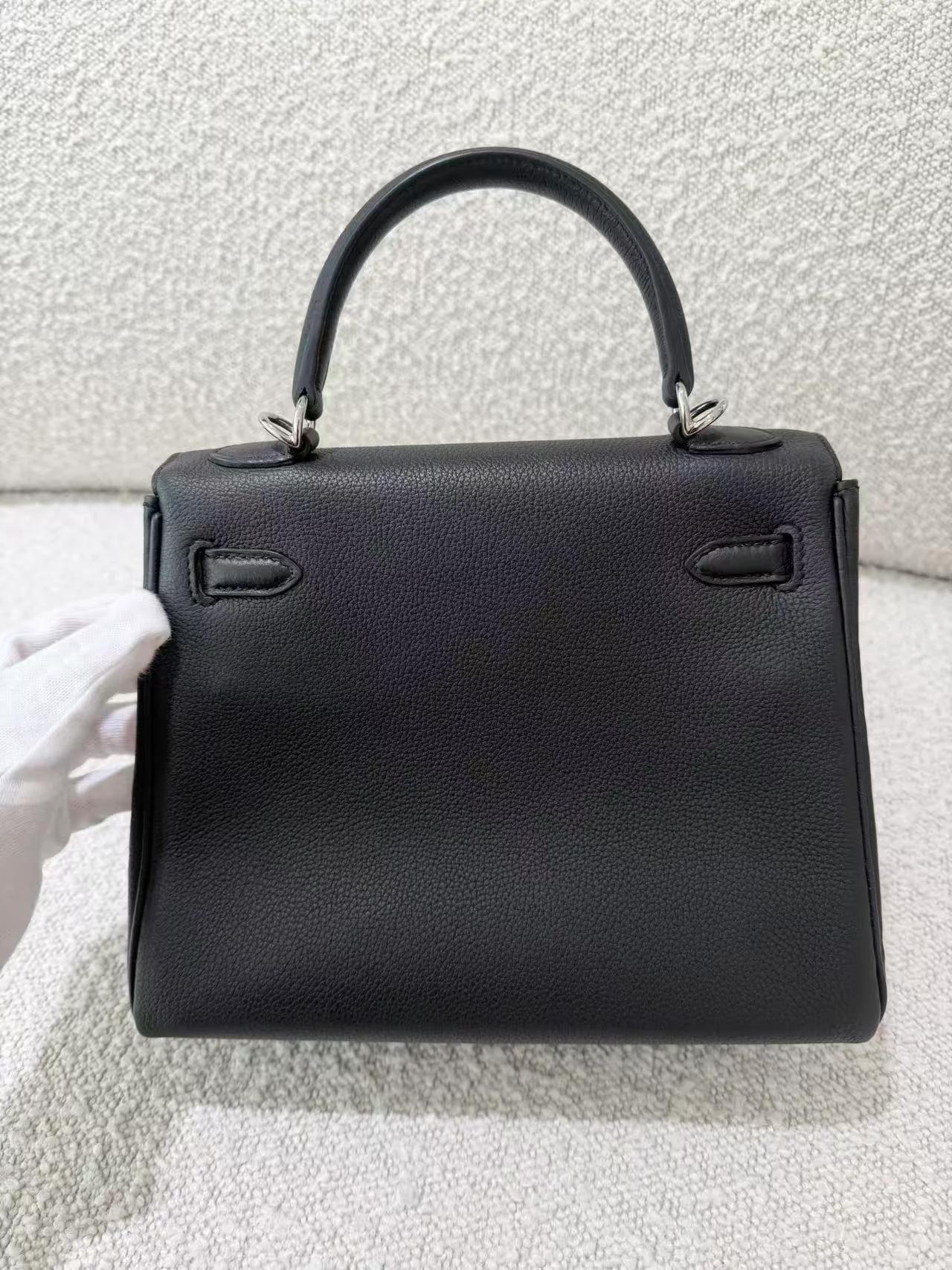Very Good ( Rank A) HERMÈS Kelly 25 Noir (89) Togo Palladium hardware B (2023) - 6