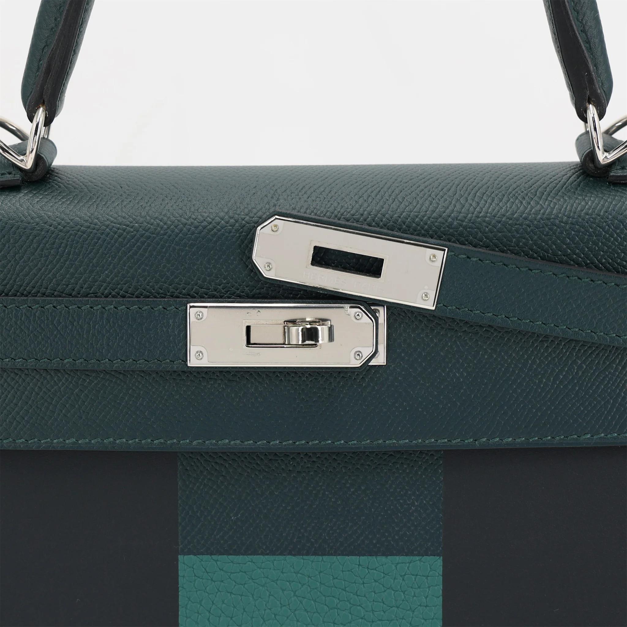 Excellent ( Rank SA ) HERMÈS Limited Edition Kelly 28 Sellier Letter H Vert Cypress (6O) Bleu Obscur (K7) Malachite (Z6) Epsom Sombrero Clemence Palladium hardware C (2018) - 8