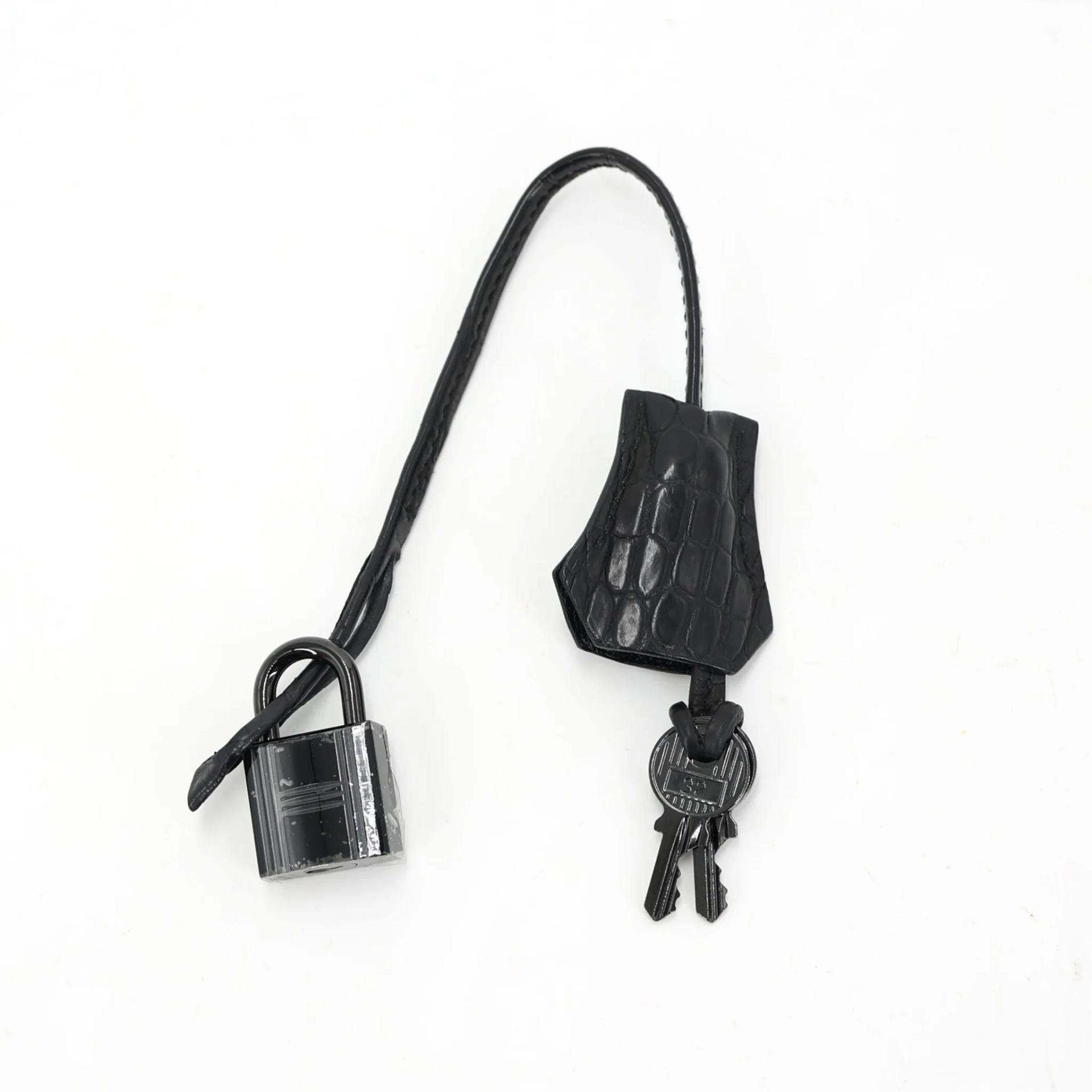 Very Good ( Rank A) HERMÈS Limited Edition Birkin 30 So Black Noir (89) Matte Niloticus Crocodile Black hardware Square N (2010) - 20
