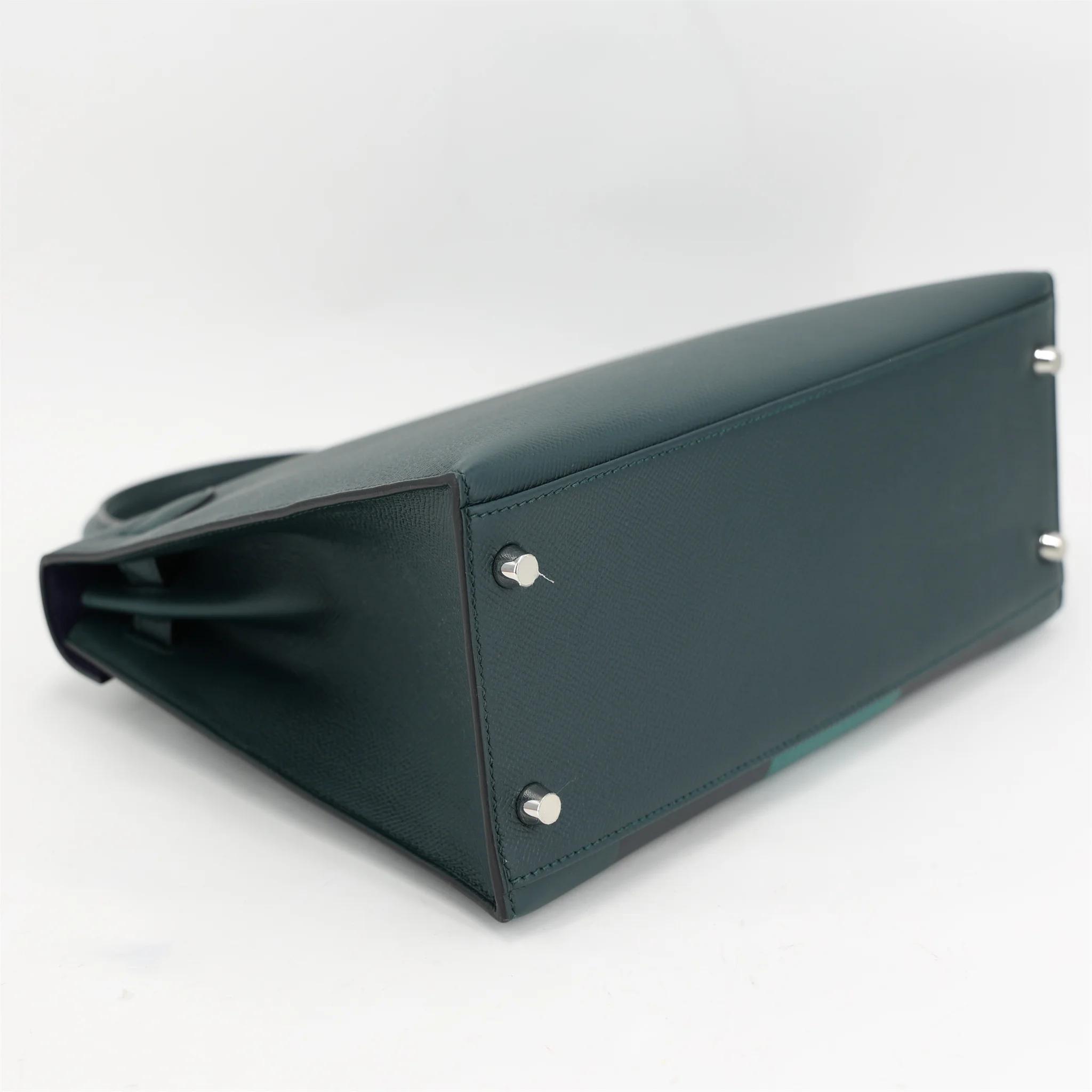 Excellent ( Rank SA ) HERMÈS Limited Edition Kelly 28 Sellier Letter H Vert Cypress (6O) Bleu Obscur (K7) Malachite (Z6) Epsom Sombrero Clemence Palladium hardware C (2018) - 6
