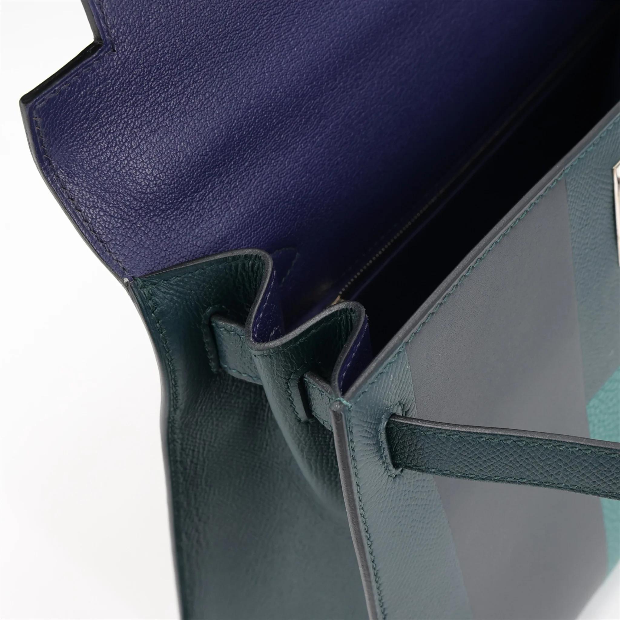 Excellent ( Rank SA ) HERMÈS Limited Edition Kelly 28 Sellier Letter H Vert Cypress (6O) Bleu Obscur (K7) Malachite (Z6) Epsom Sombrero Clemence Palladium hardware C (2018) - 12