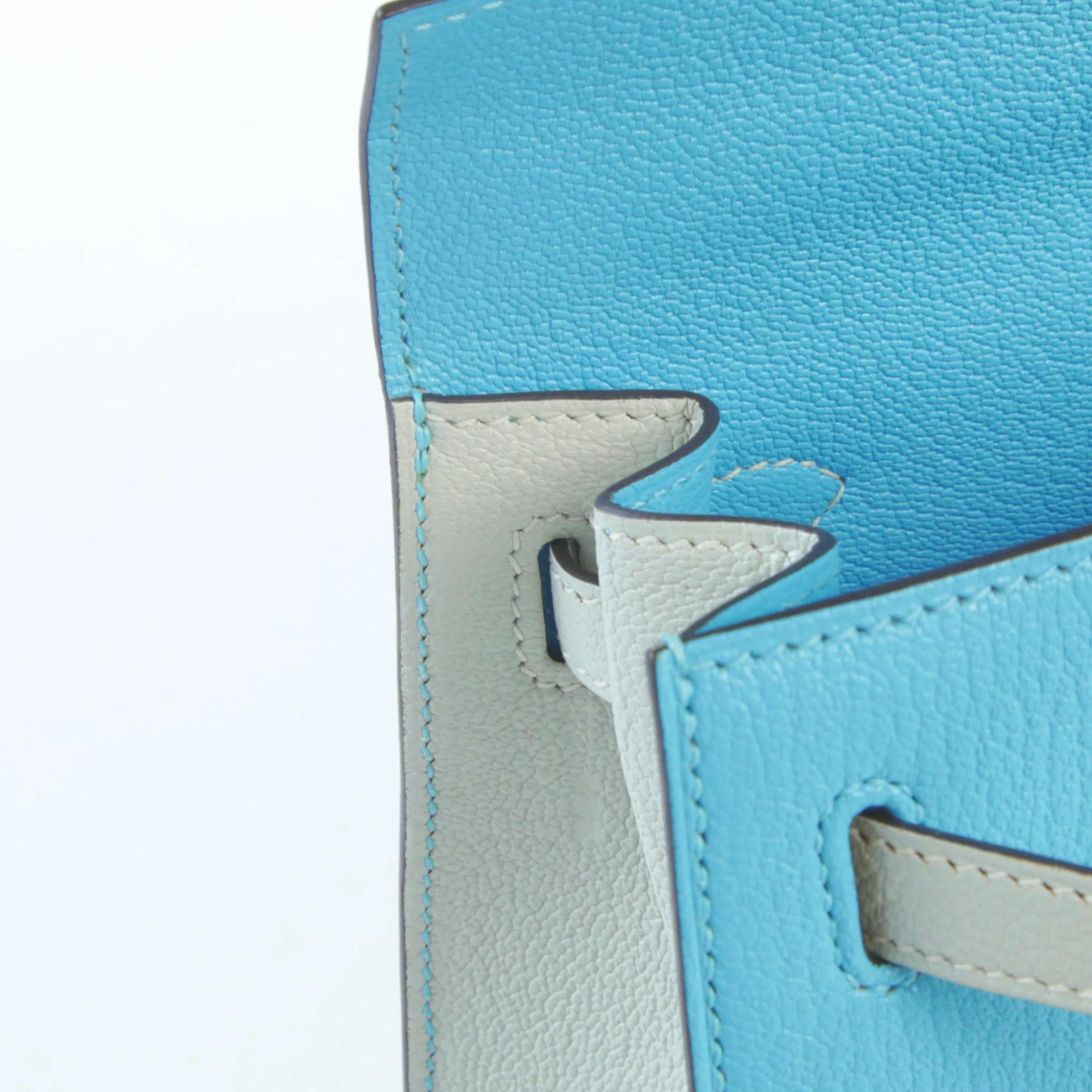 Very Good ( Rank A) HERMÈS Special Order Kelly 25 Sellier Celeste (7N) Gris Perle (80) Chevre Permabrass hardware Z (2021) - 12