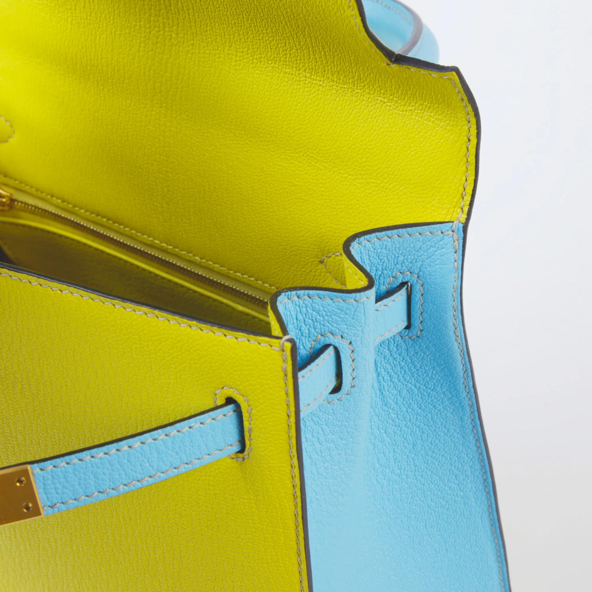 Very Good ( Rank A) HERMÈS Special Order Kelly 25 Sellier Celeste (7N) Lime (9R) Chevre Brushed Gold hardware Z (2021) - 11