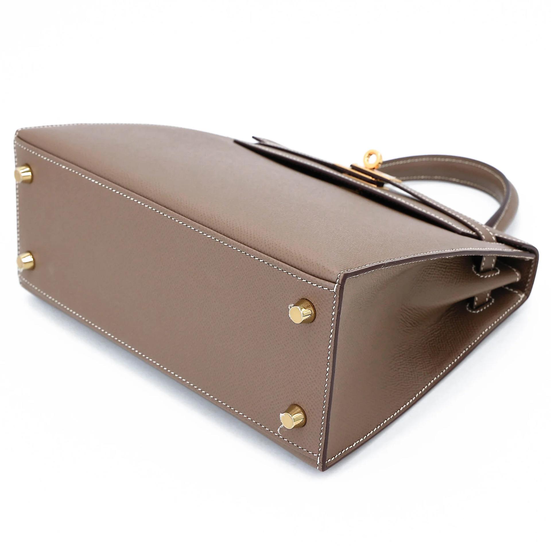 Excellent ( Rank SA ) HERMÈS Kelly 25 Sellier Etoupe (18) Epsom Gold hardware Y (2020) - 4