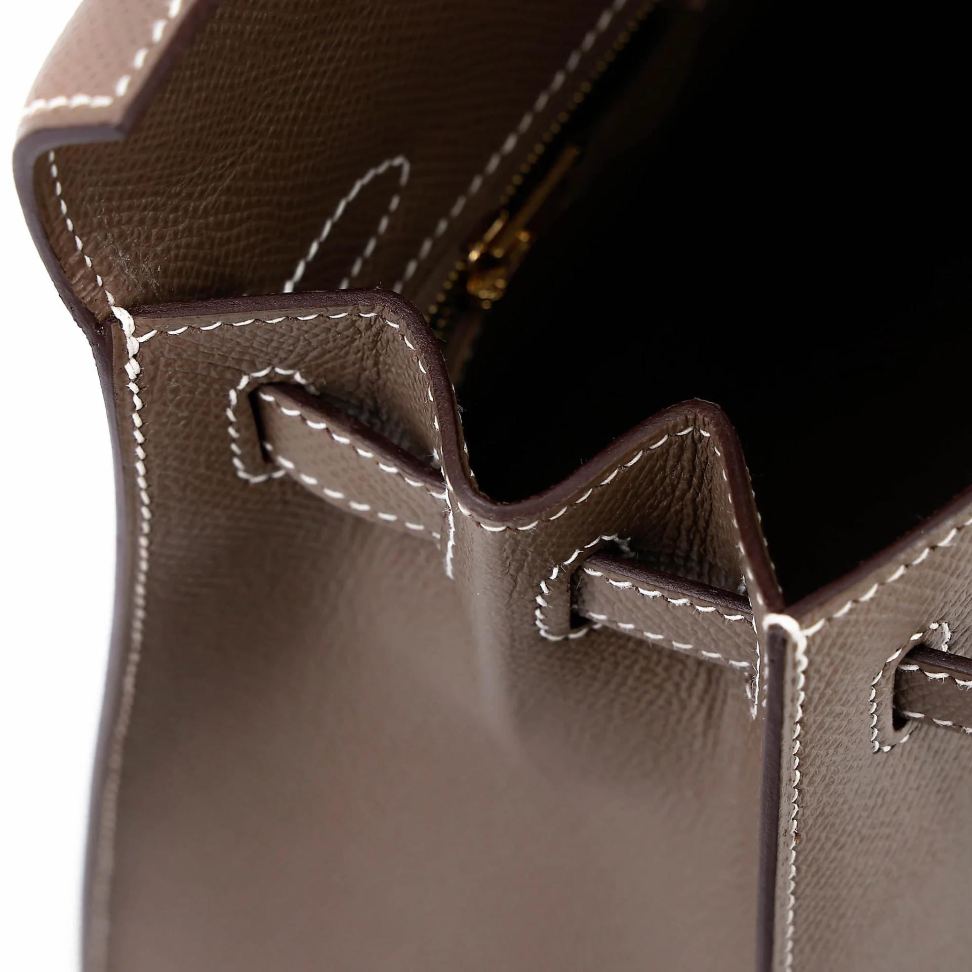 Excellent ( Rank SA ) HERMÈS Kelly 25 Sellier Etoupe (18) Epsom Gold hardware Y (2020) - 17