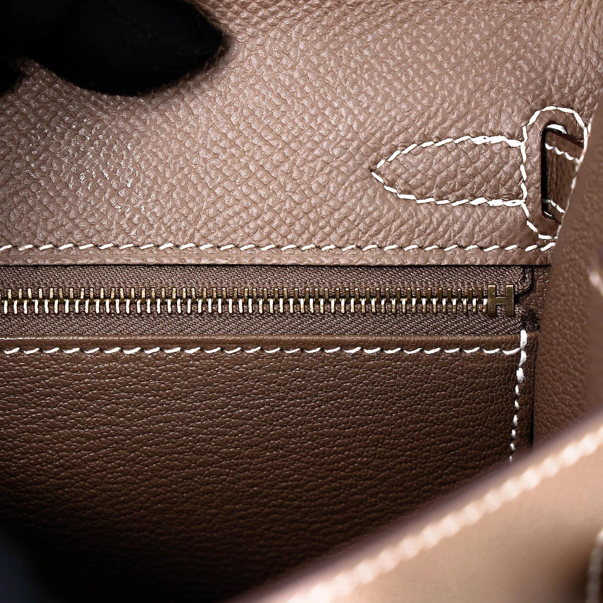 Excellent ( Rank SA ) HERMÈS Kelly 25 Sellier Etoupe (18) Epsom Gold hardware Y (2020) - 14