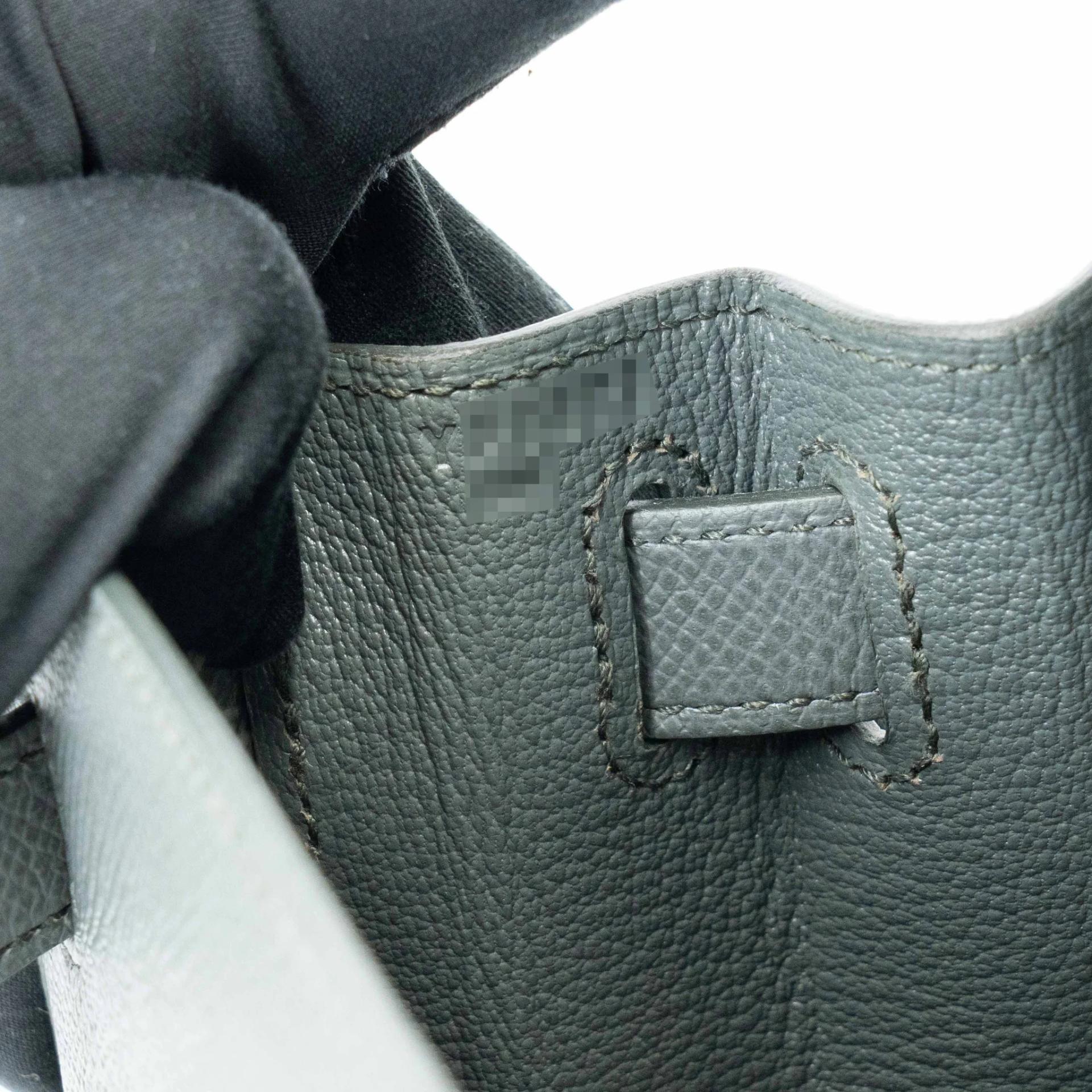 Very Good ( Rank A) HERMÈS Kelly 28 Sellier Vert Amande (63) Epsom Gold hardware Y (2020) - 21