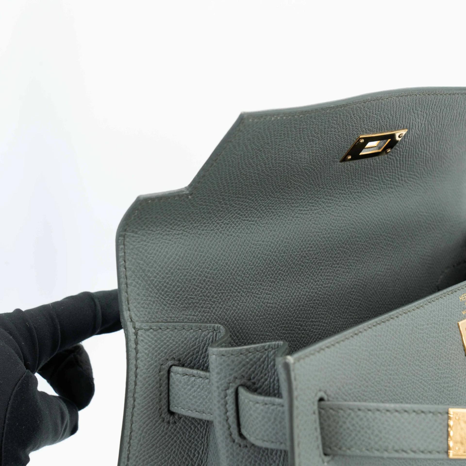 Very Good ( Rank A) HERMÈS Kelly 28 Sellier Vert Amande (63) Epsom Gold hardware Y (2020) - 26
