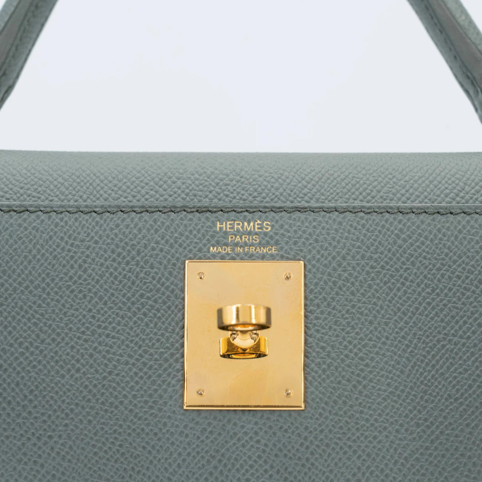Very Good ( Rank A) HERMÈS Kelly 28 Sellier Vert Amande (63) Epsom Gold hardware Y (2020) - 15