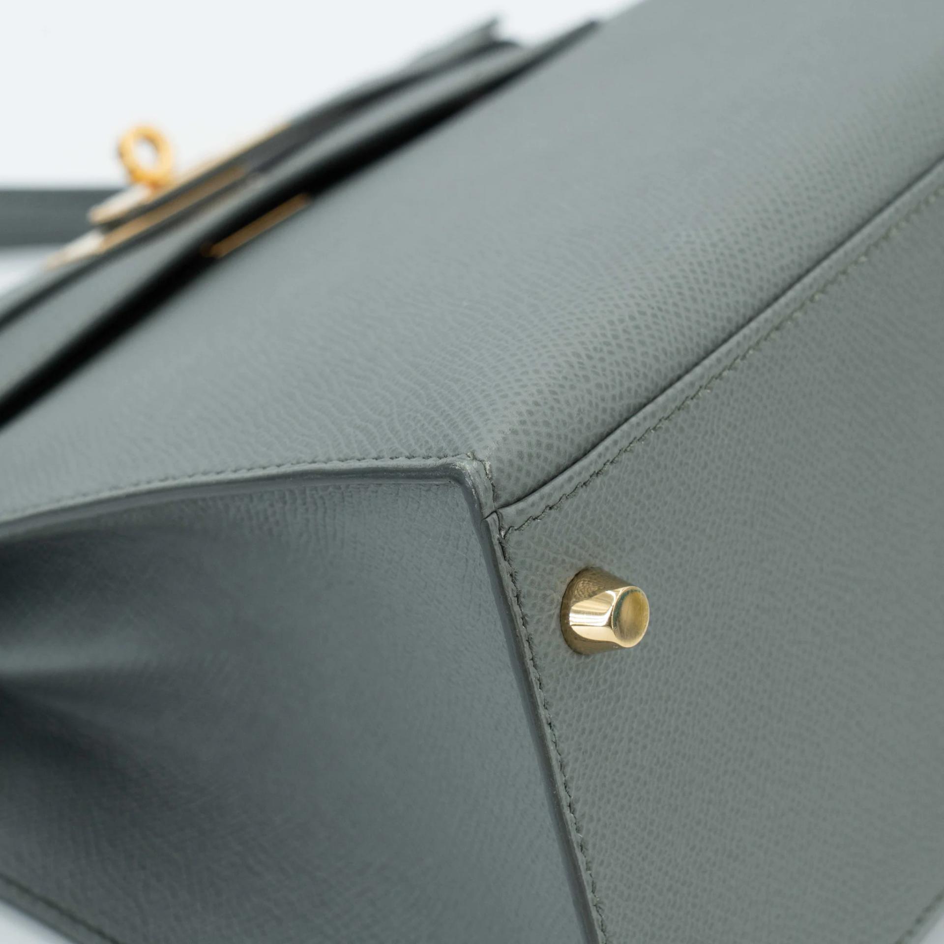 Very Good ( Rank A) HERMÈS Kelly 28 Sellier Vert Amande (63) Epsom Gold hardware Y (2020) - 11