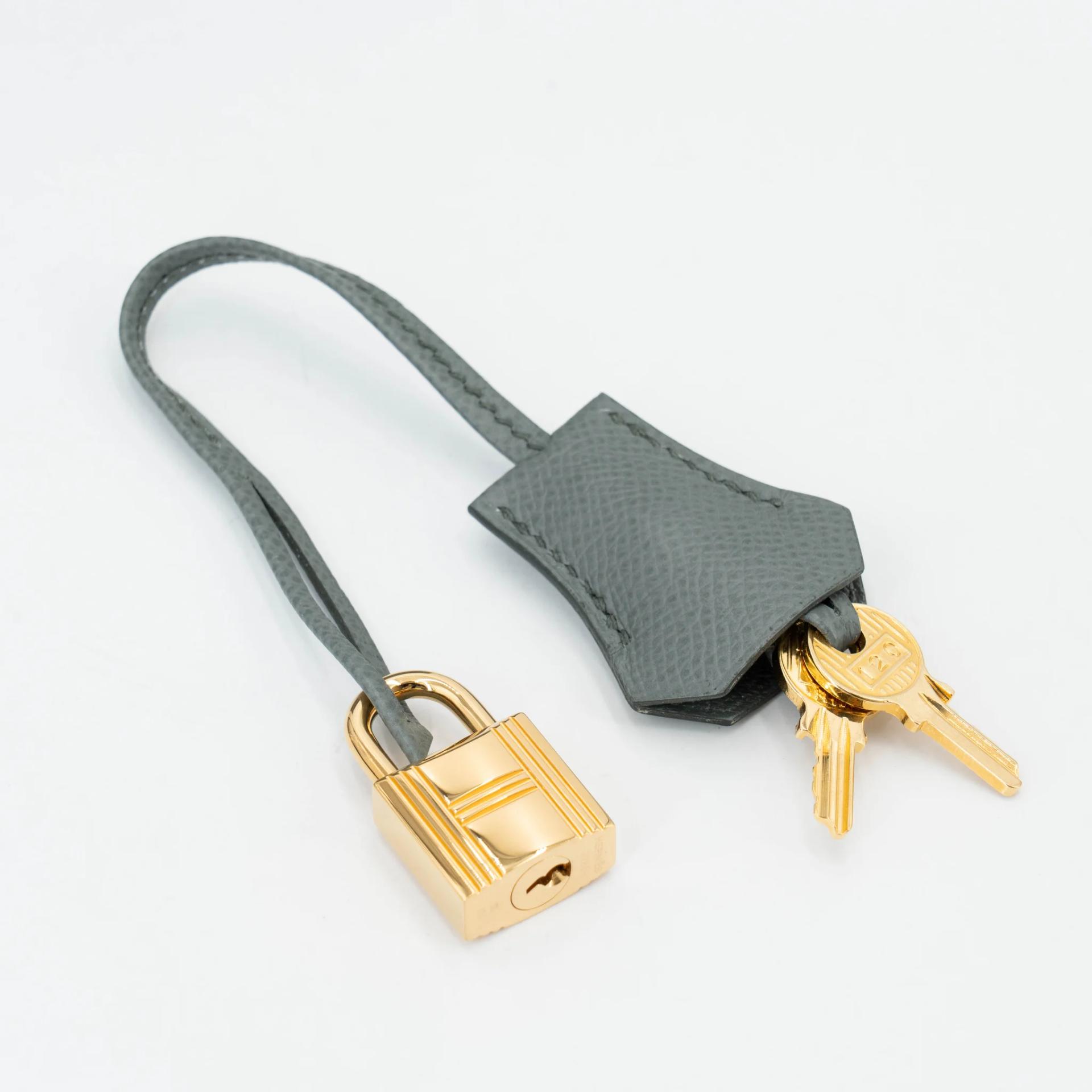 Very Good ( Rank A) HERMÈS Kelly 28 Sellier Vert Amande (63) Epsom Gold hardware Y (2020) - 22
