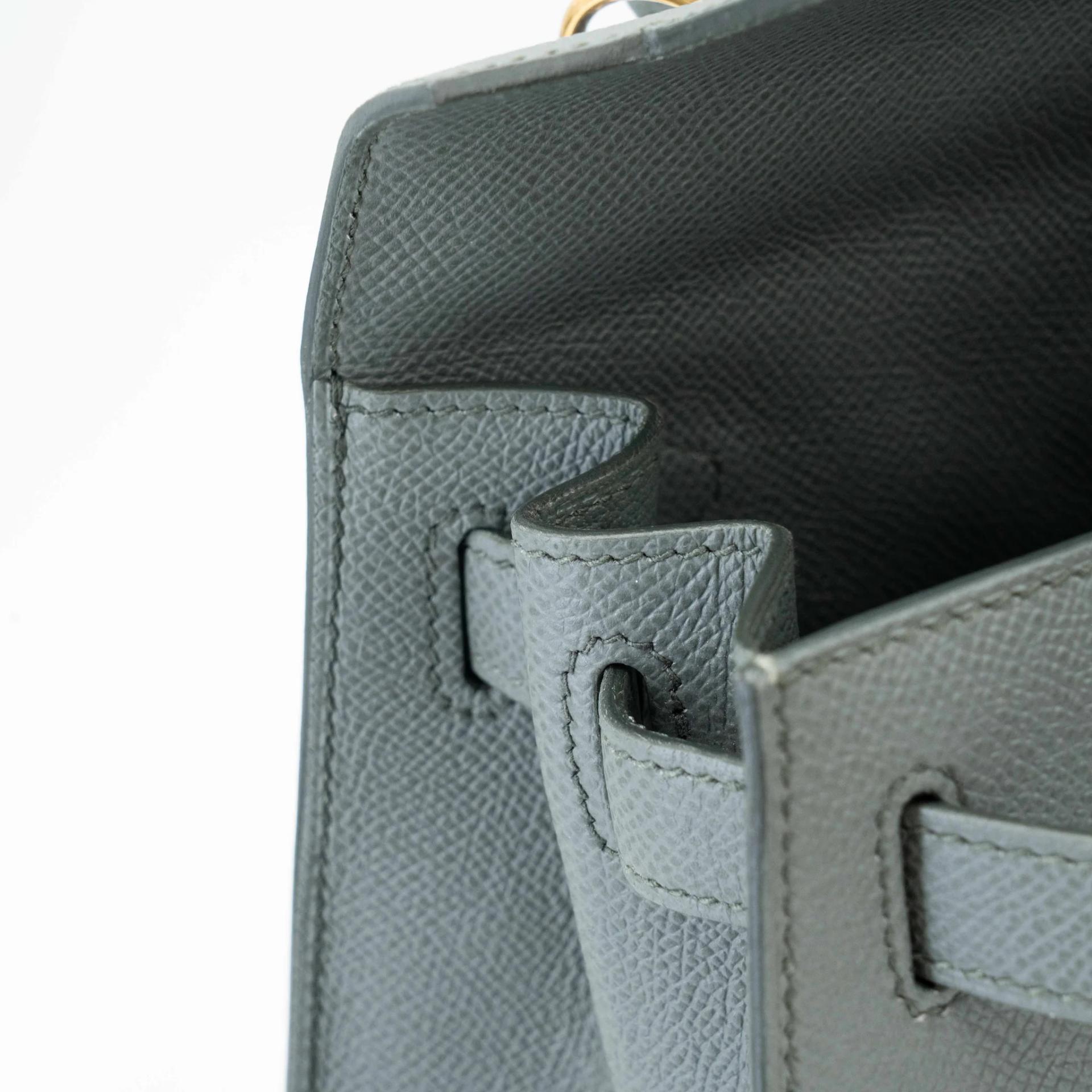 Very Good ( Rank A) HERMÈS Kelly 28 Sellier Vert Amande (63) Epsom Gold hardware Y (2020) - 19