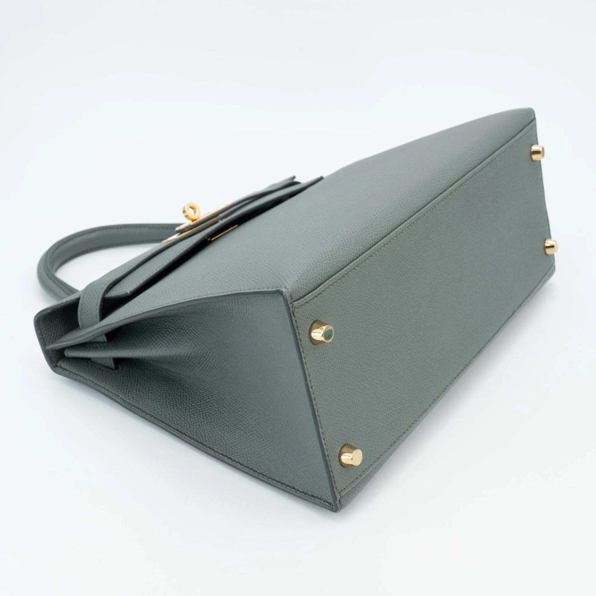 Very Good ( Rank A) HERMÈS Kelly 28 Sellier Vert Amande (63) Epsom Gold hardware Y (2020) - 4
