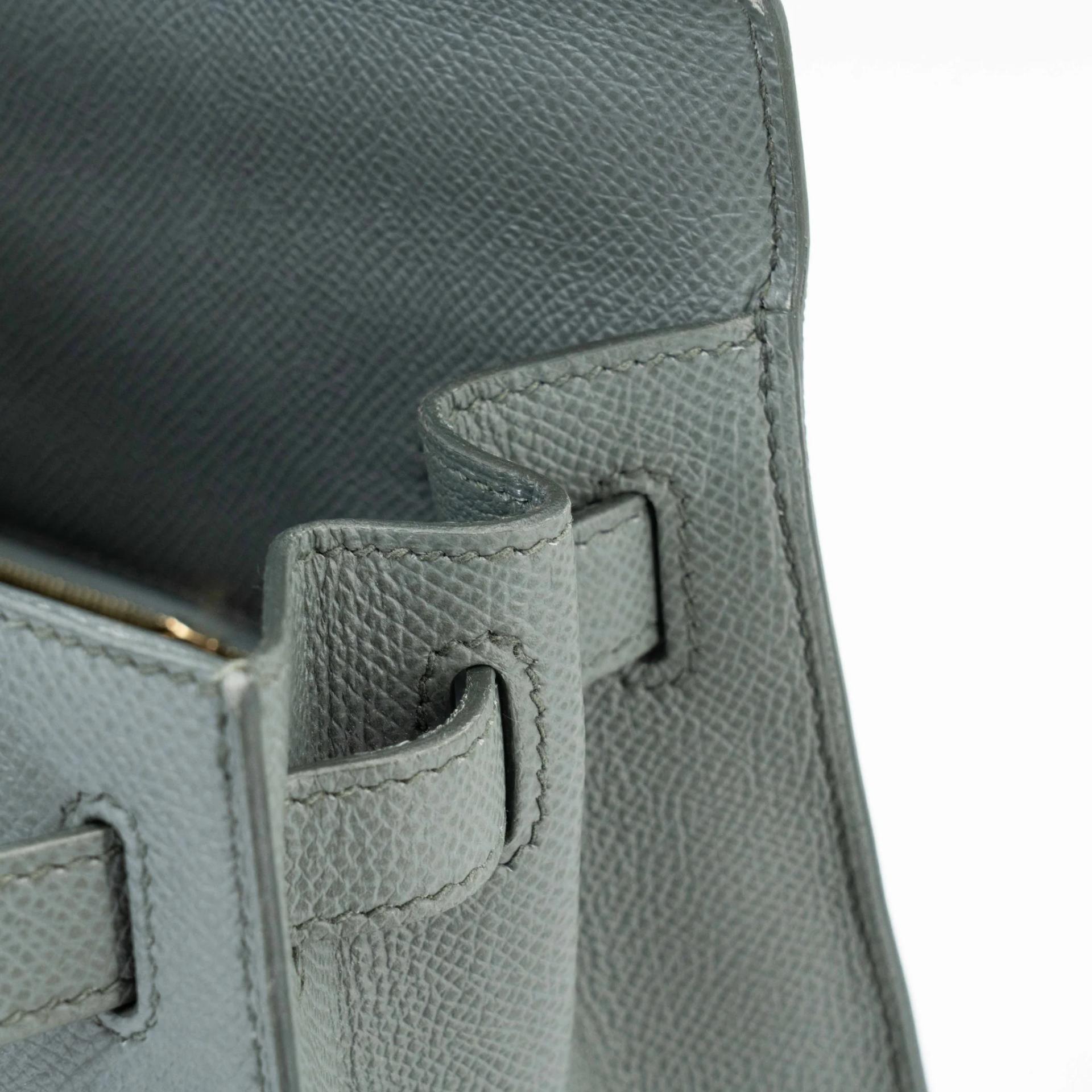 Very Good ( Rank A) HERMÈS Kelly 28 Sellier Vert Amande (63) Epsom Gold hardware Y (2020) - 18