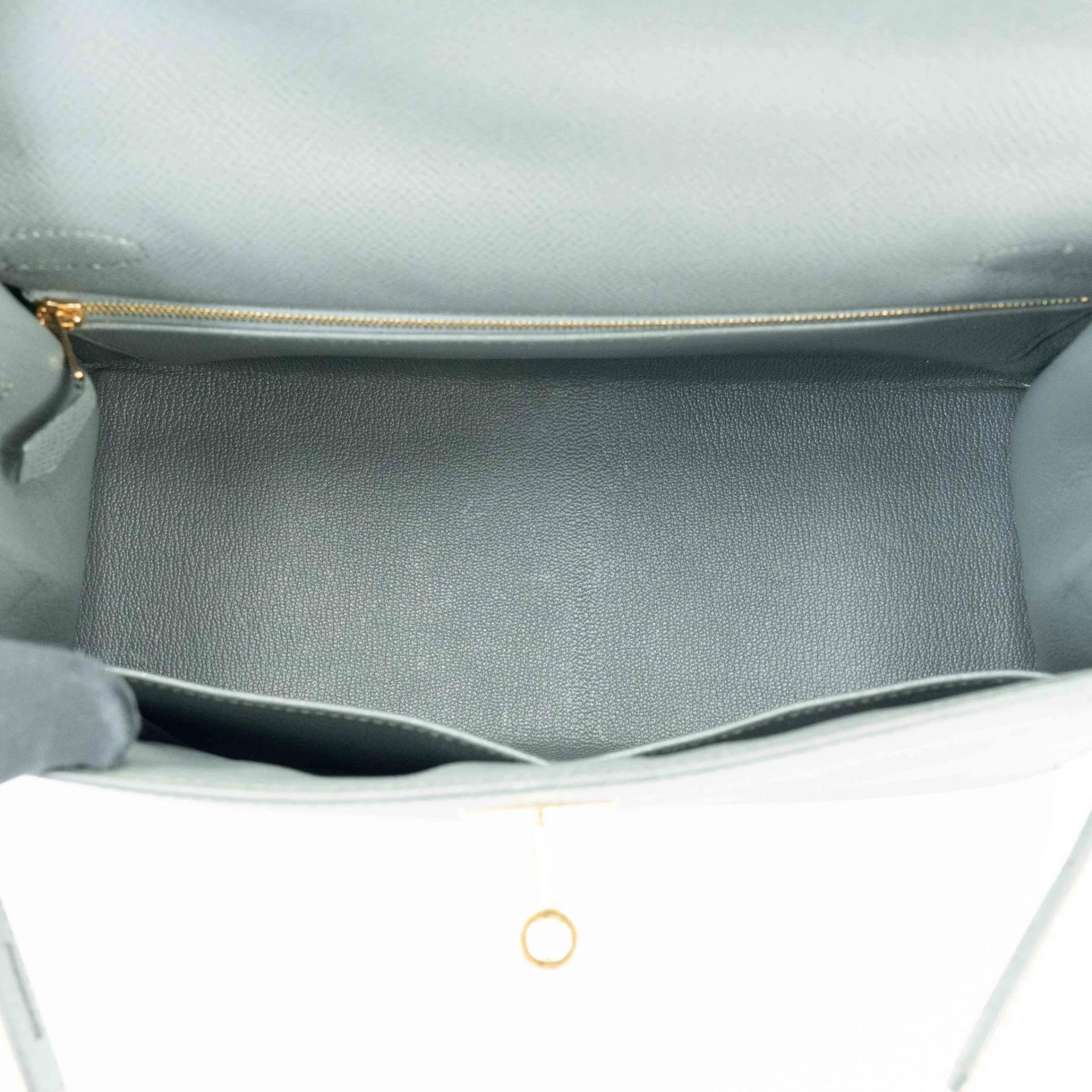Very Good ( Rank A) HERMÈS Kelly 28 Sellier Vert Amande (63) Epsom Gold hardware Y (2020) - 20