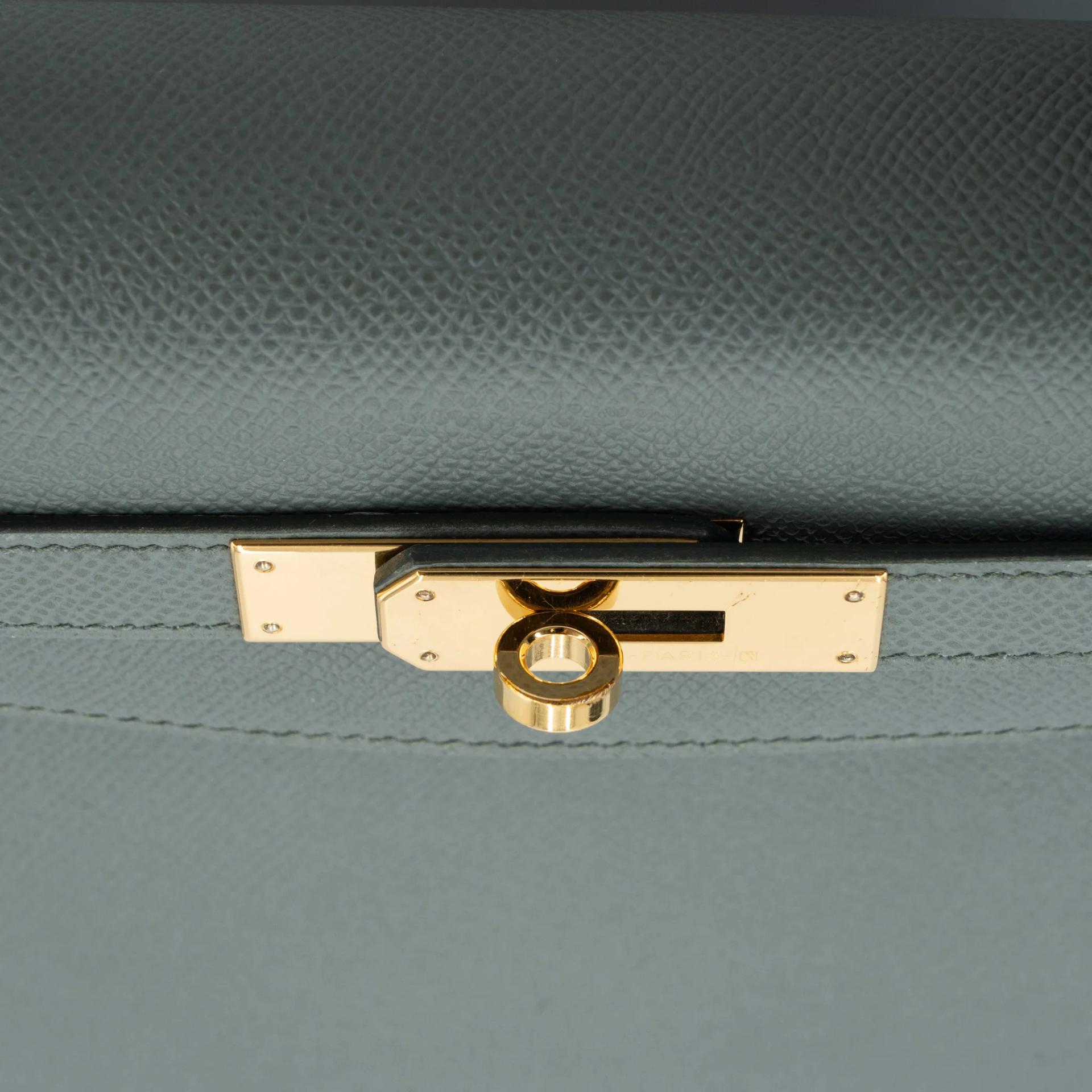 Very Good ( Rank A) HERMÈS Kelly 28 Sellier Vert Amande (63) Epsom Gold hardware Y (2020) - 16