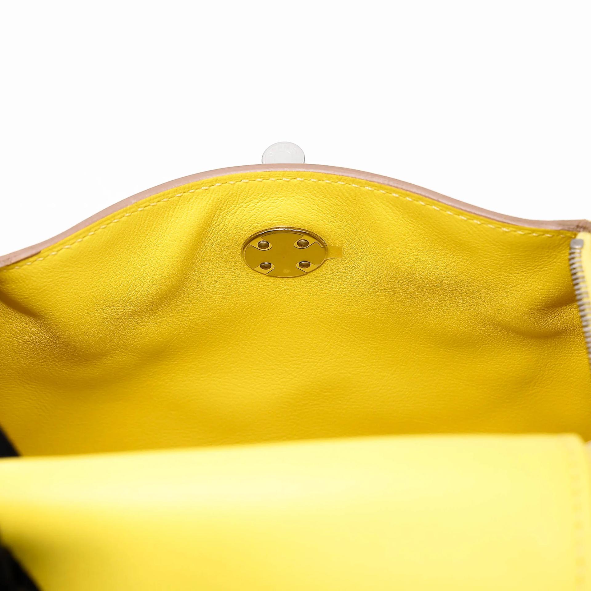 Very Good ( Rank A) HERMÈS Mini Lindy Lime (9R) Swift Palladium hardware Y (2020) - 21