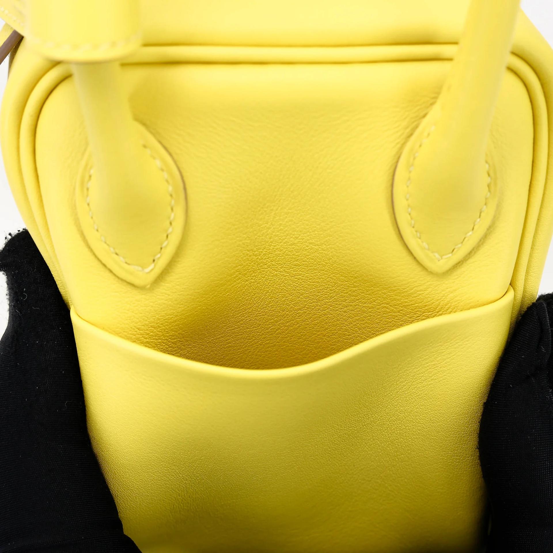 Very Good ( Rank A) HERMÈS Mini Lindy Lime (9R) Swift Palladium hardware Y (2020) - 19