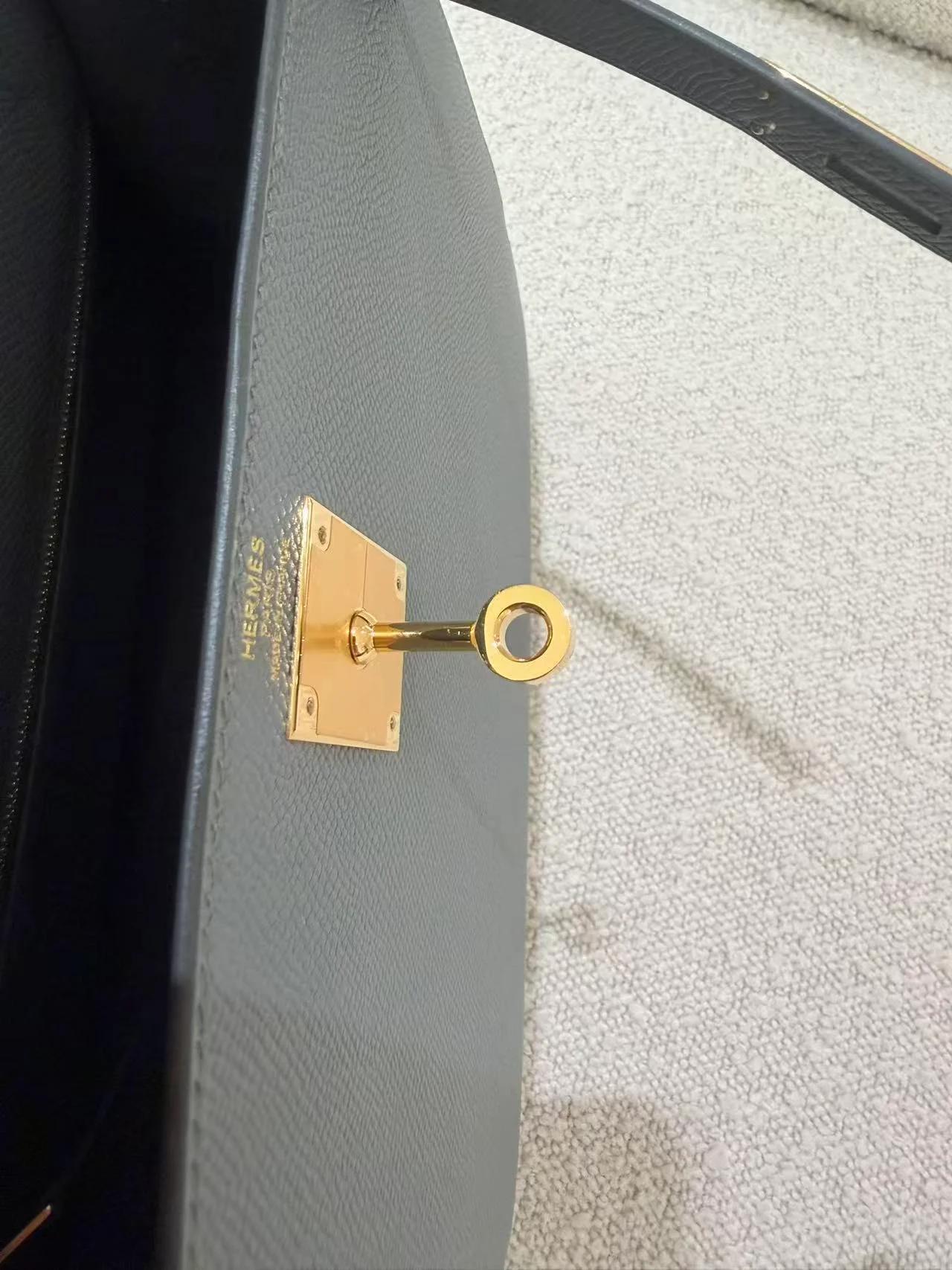 Brand New ( Rank N ) HERMÈS Kelly 28 Sellier Vert Amande (63) Epsom Gold hardware G (2026) - 9