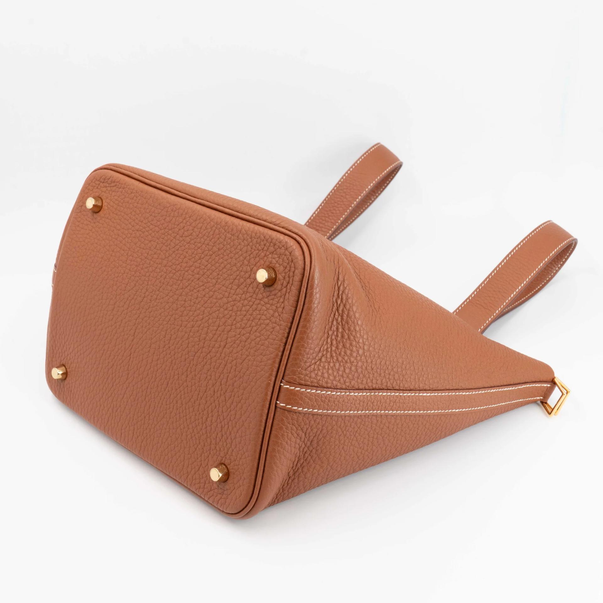 Excellent ( Rank SA ) HERMÈS Picotin Lock MM Gold (37) Clemence Gold hardware U (2022) - 14