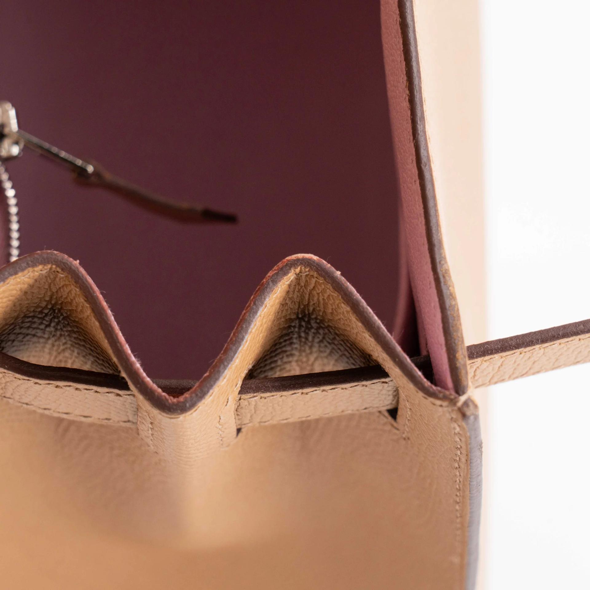 Very Good ( Rank A) HERMÈS Kelly 28 Sellier Verso Biscuit (4B) Mauve Sylvestre (X9) Epsom Palladium hardware U (2022) - 35