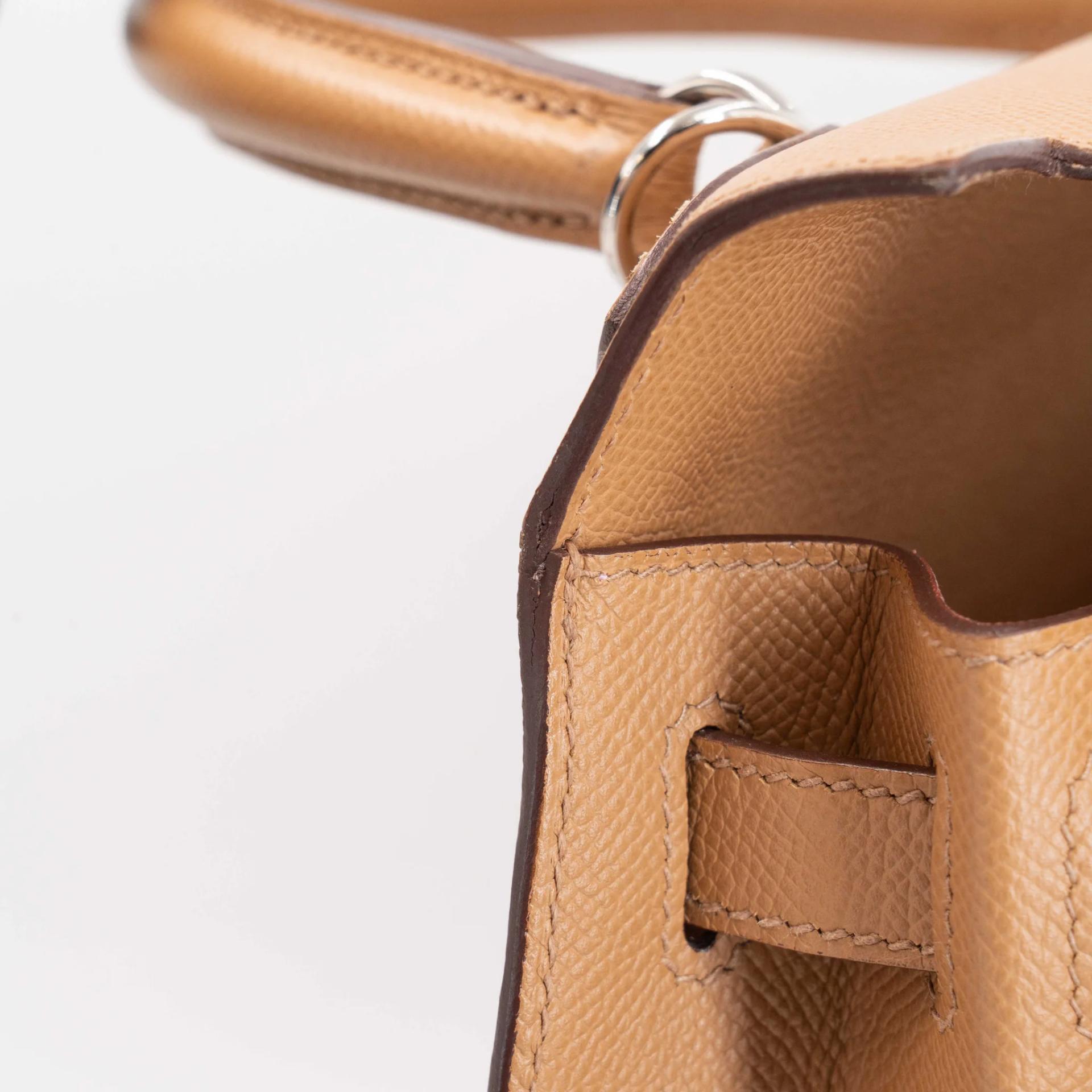 Very Good ( Rank A) HERMÈS Kelly 28 Sellier Verso Biscuit (4B) Mauve Sylvestre (X9) Epsom Palladium hardware U (2022) - 32