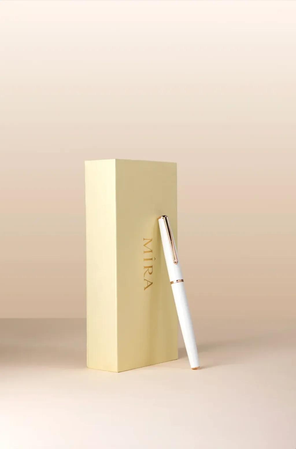 MIRA's Original Signature Pen White