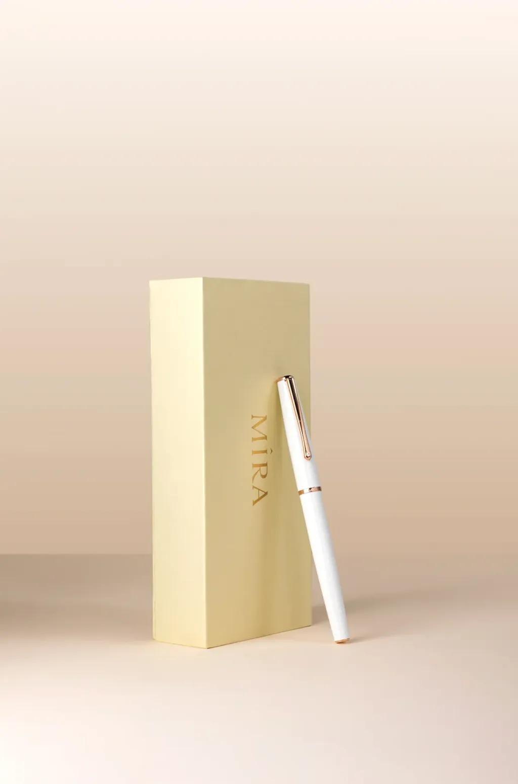 MIRA's Original Signature Pen White