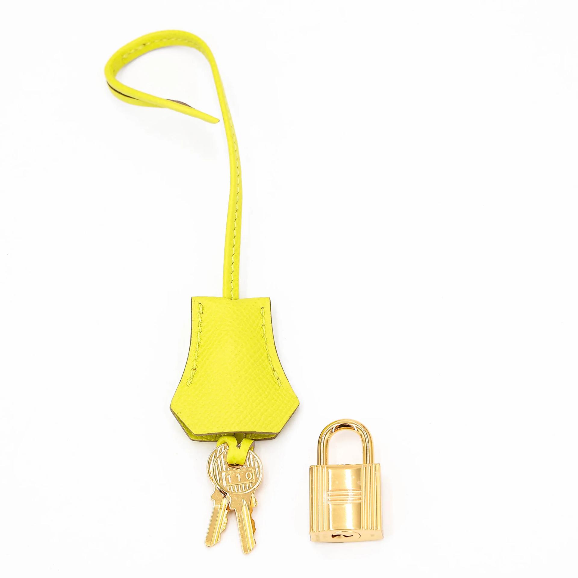 Very Good ( Rank A) HERMÈS Birkin 30 Lime (9R) Epsom Gold hardware Square Q (2013) - 30
